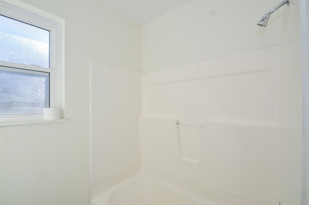 6923 Cole Creek Drive Property Photo 9