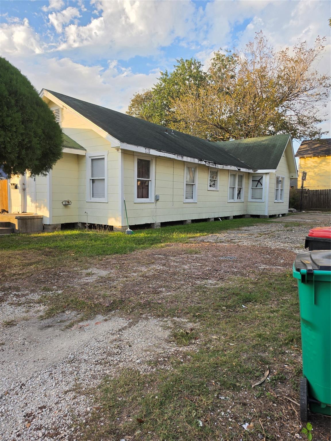 108 W Humble Street, Baytown Tx 77520 Property Photo 2