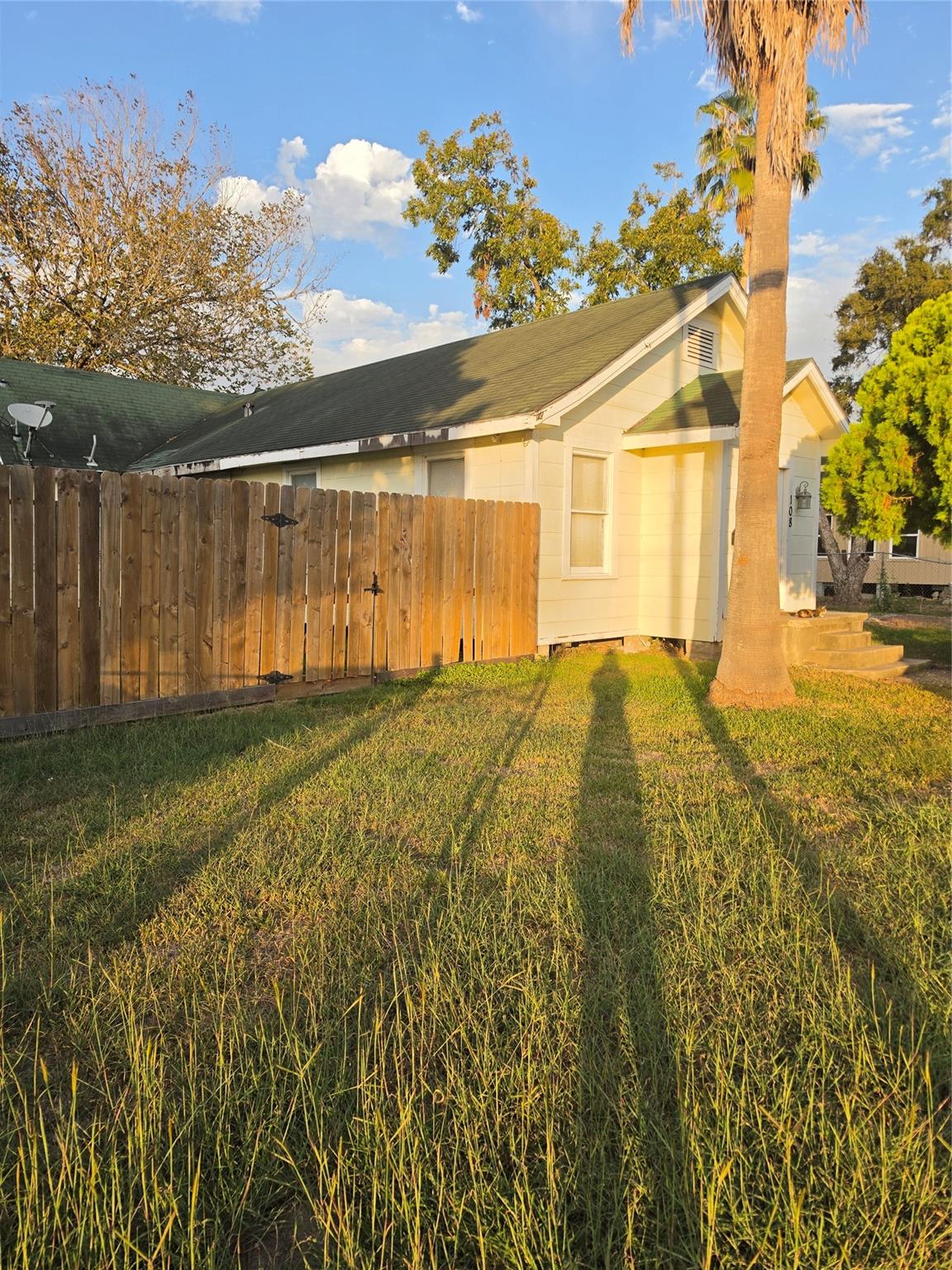 108 W Humble Street, Baytown Tx 77520 Property Photo 6
