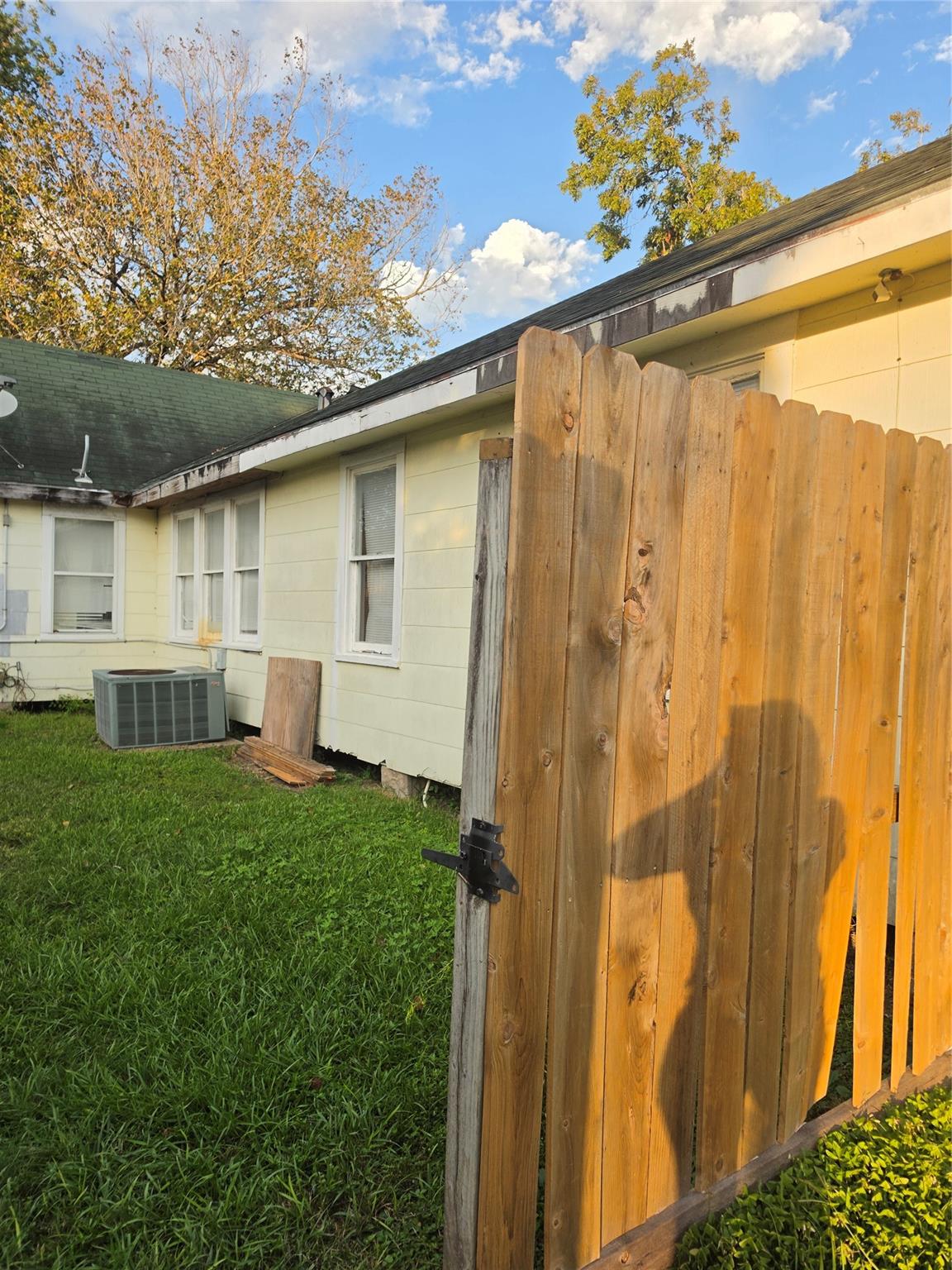 108 W Humble Street, Baytown Tx 77520 Property Photo 9