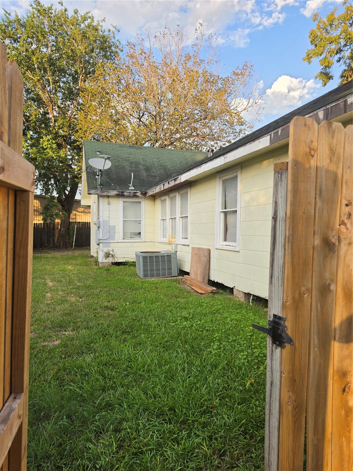 108 W Humble Street, Baytown Tx 77520 Property Photo 10