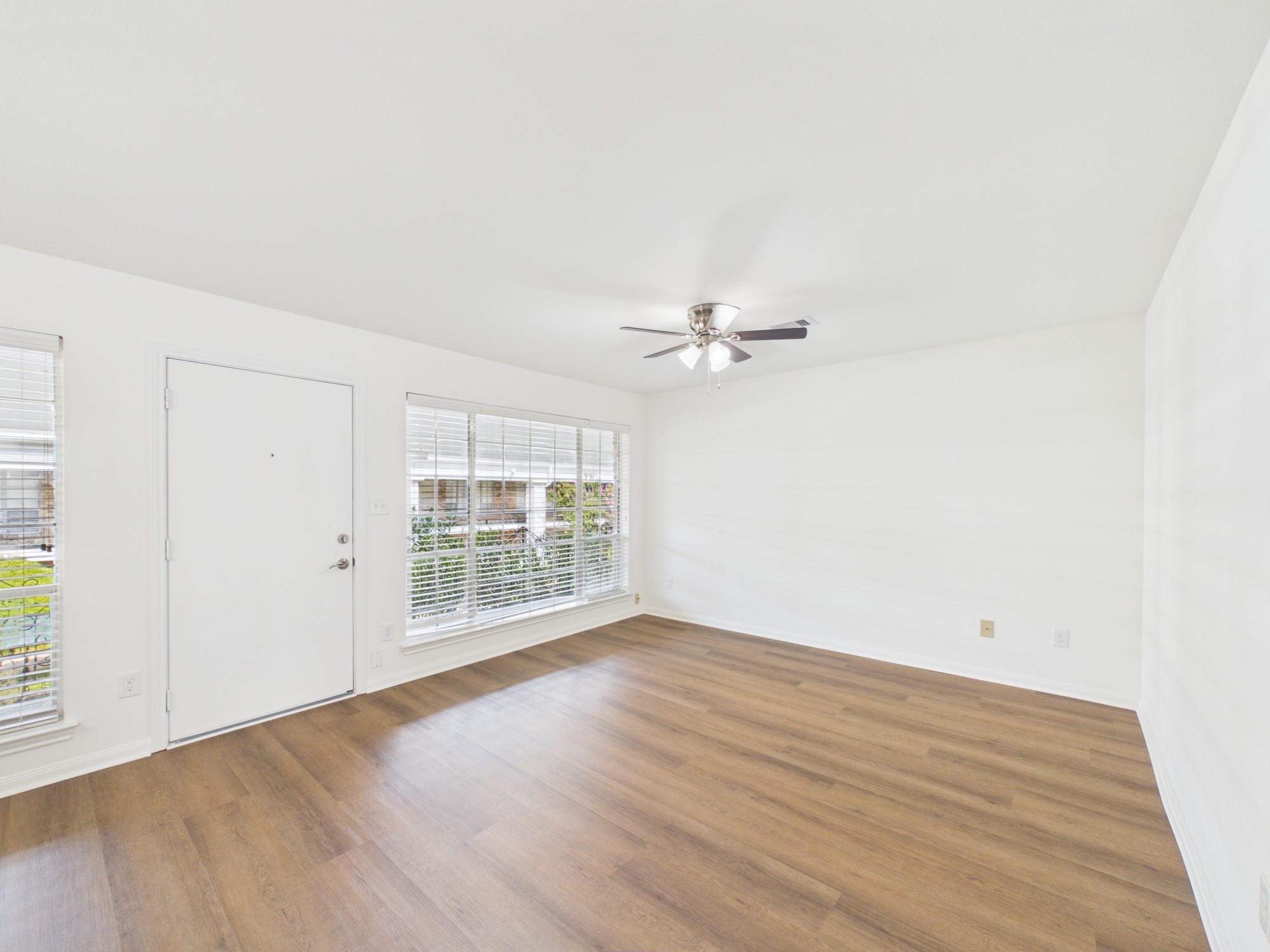 5343 Richmond Avenue 21 Property Photo 4
