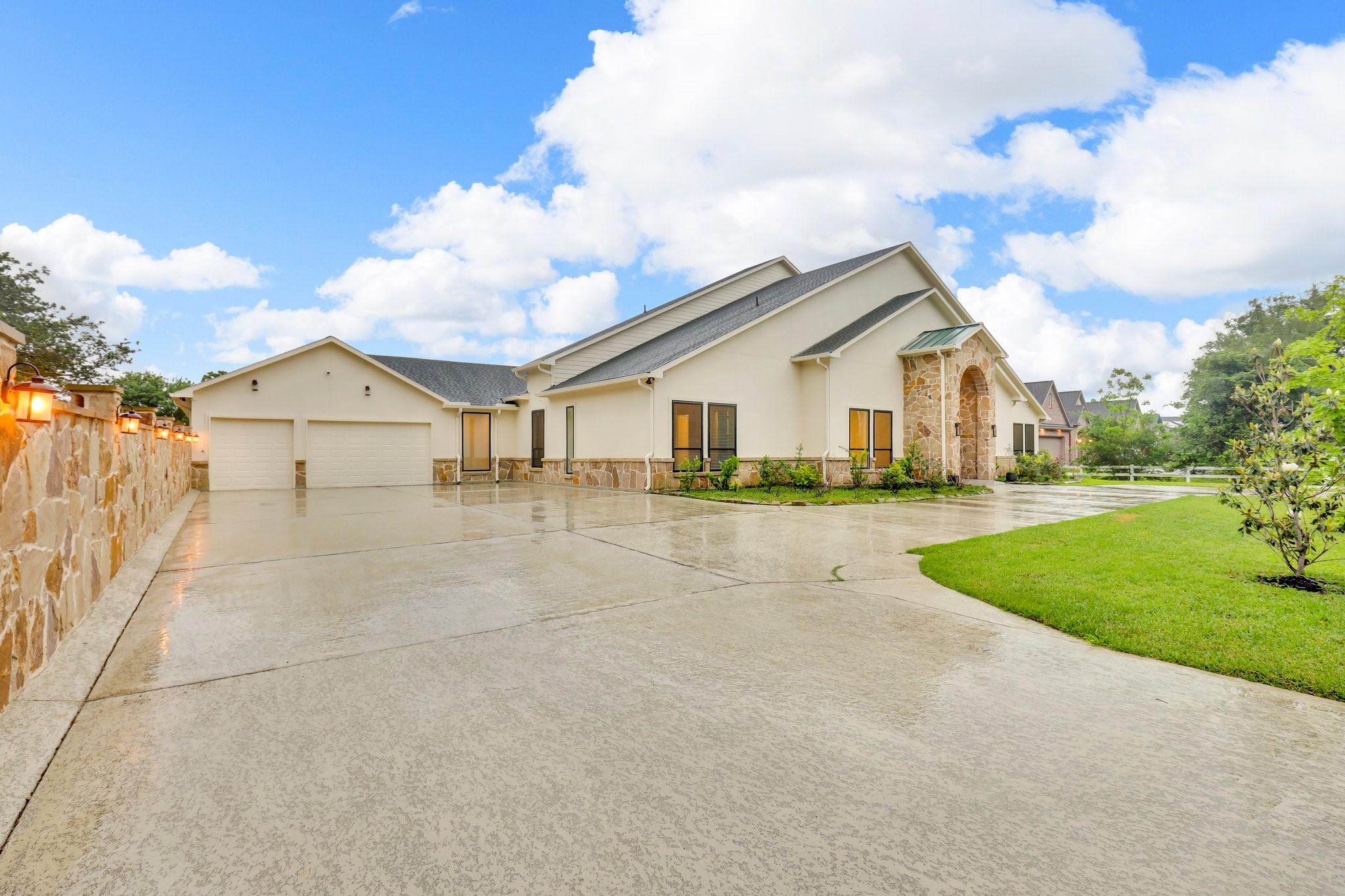 25927 Hunter Lane Property Photo 1