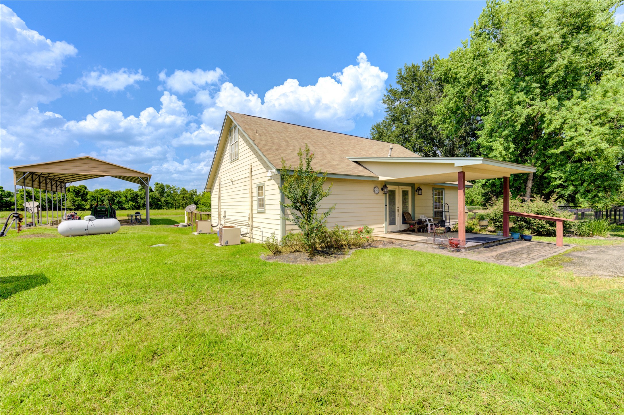 922 Agg Road Property Photo 6
