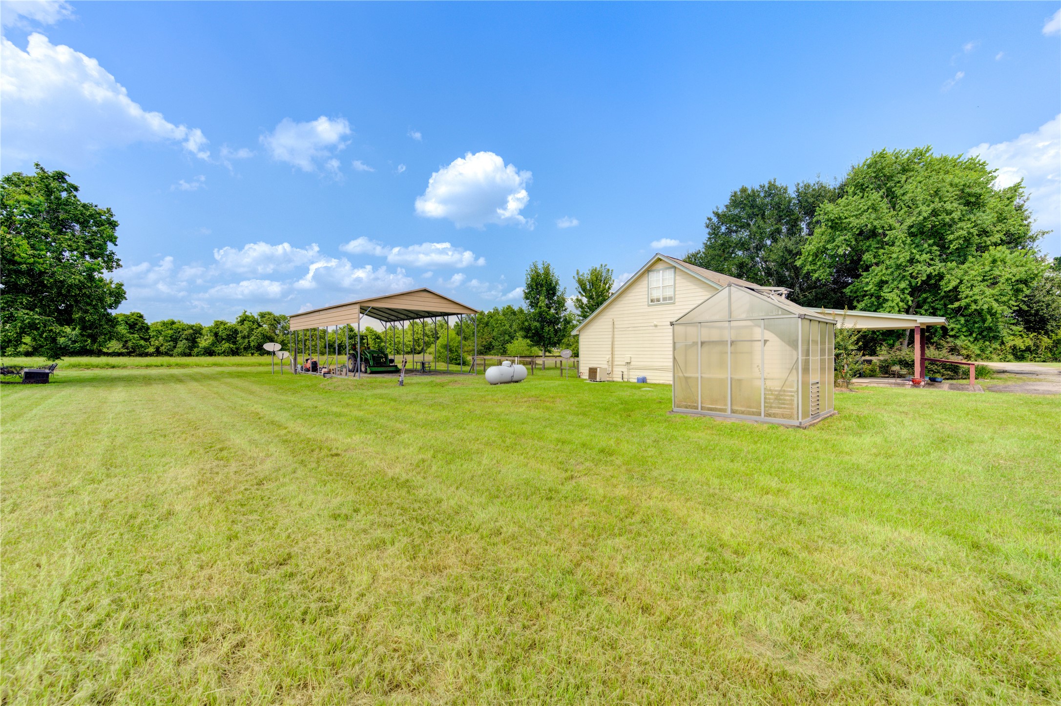 922 Agg Road Property Photo 11