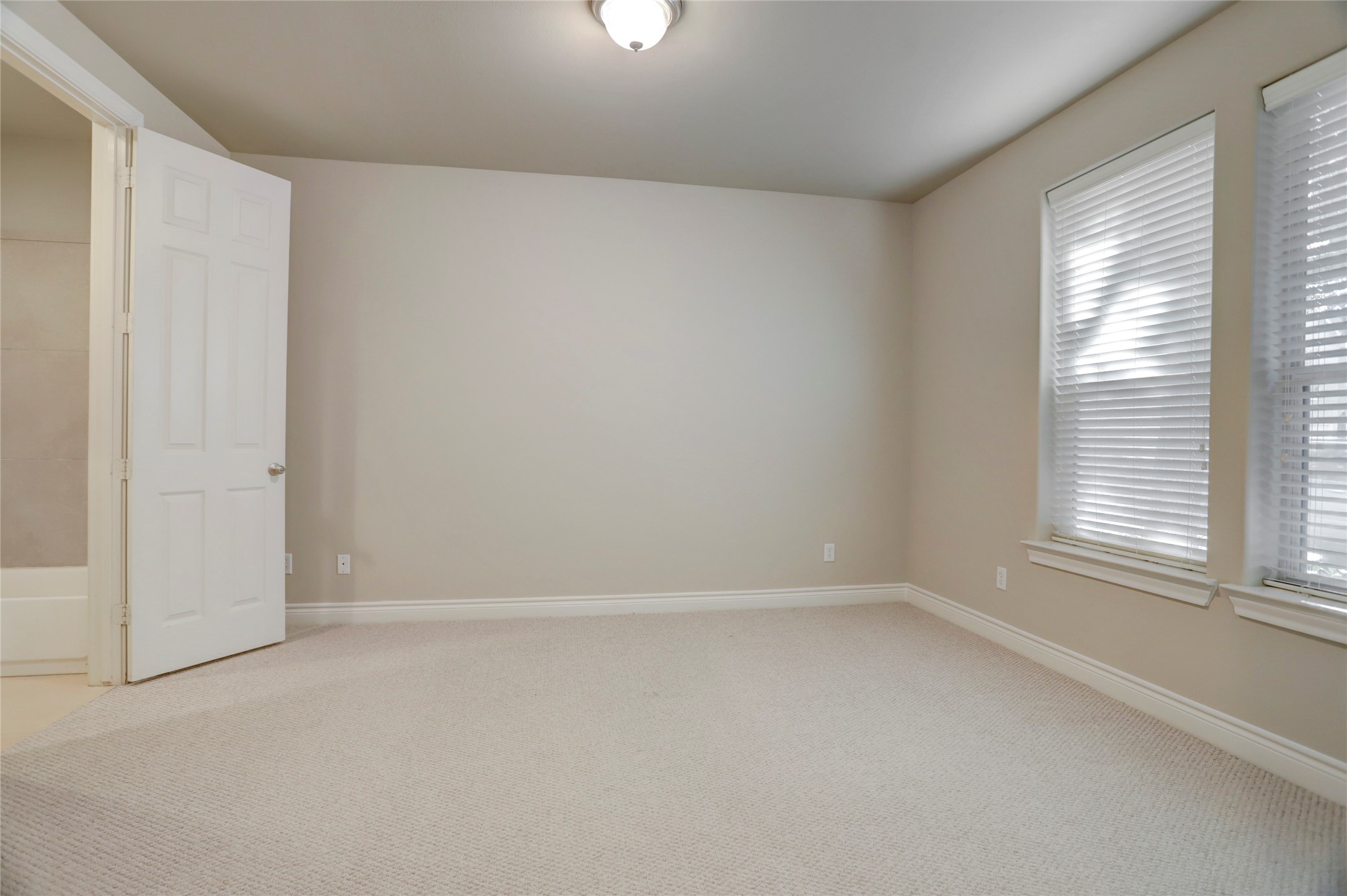 9133 Creekstone Lake Drive Property Photo 4