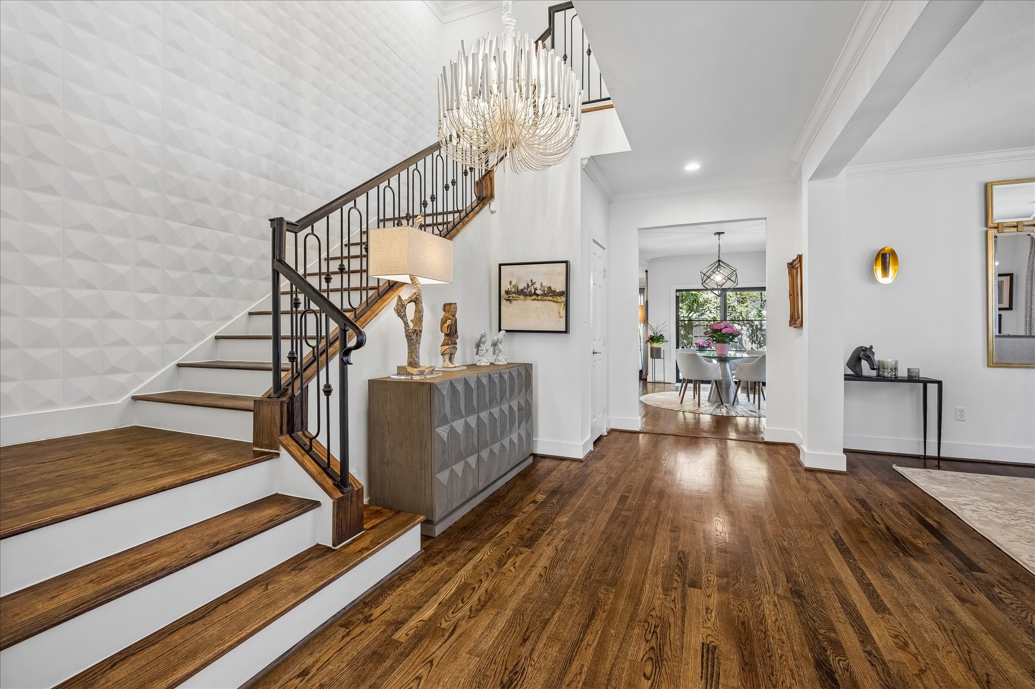 2402 Mcclendon Street Property Photo