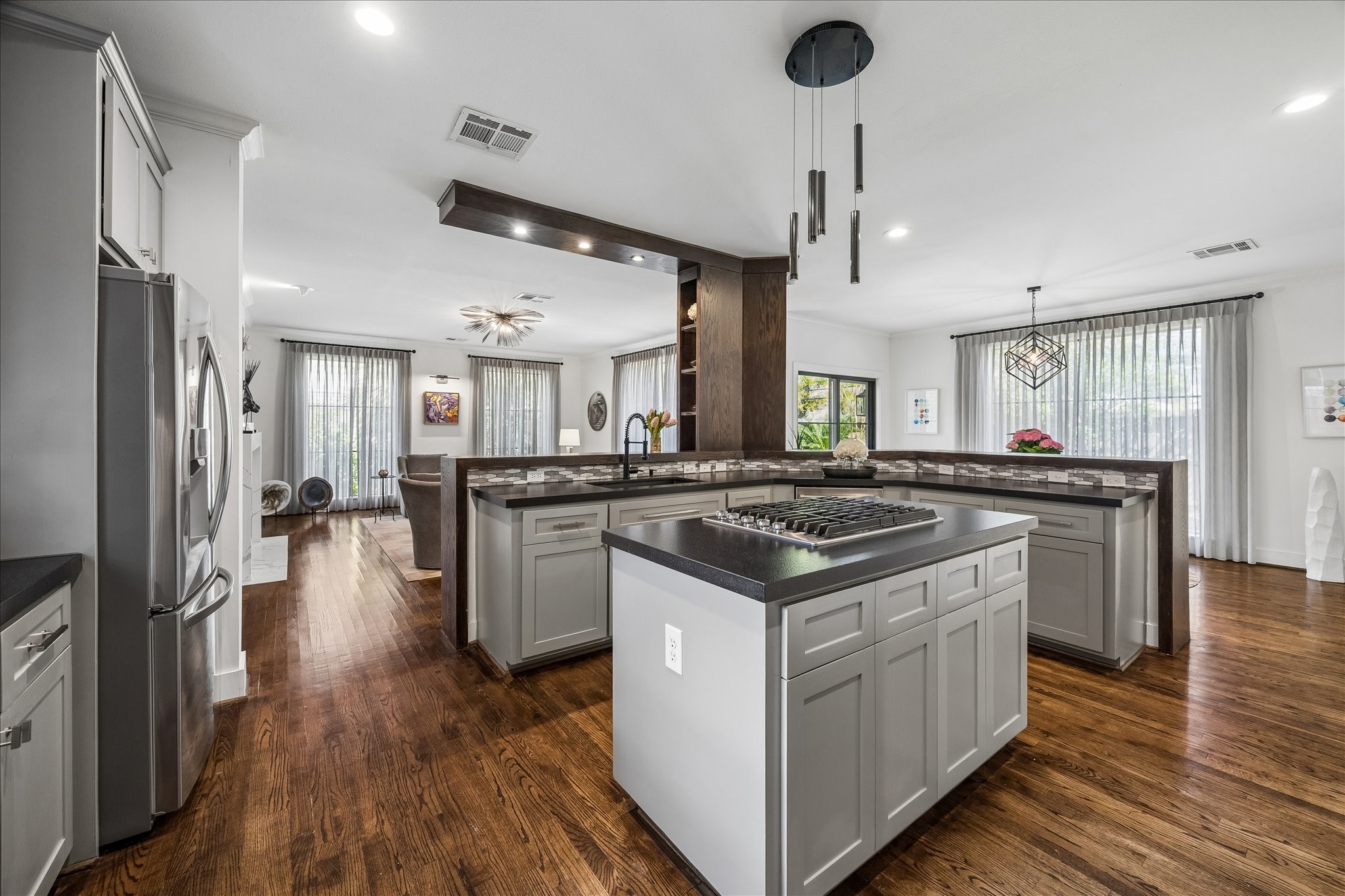 2402 Mcclendon Street Property Photo 16