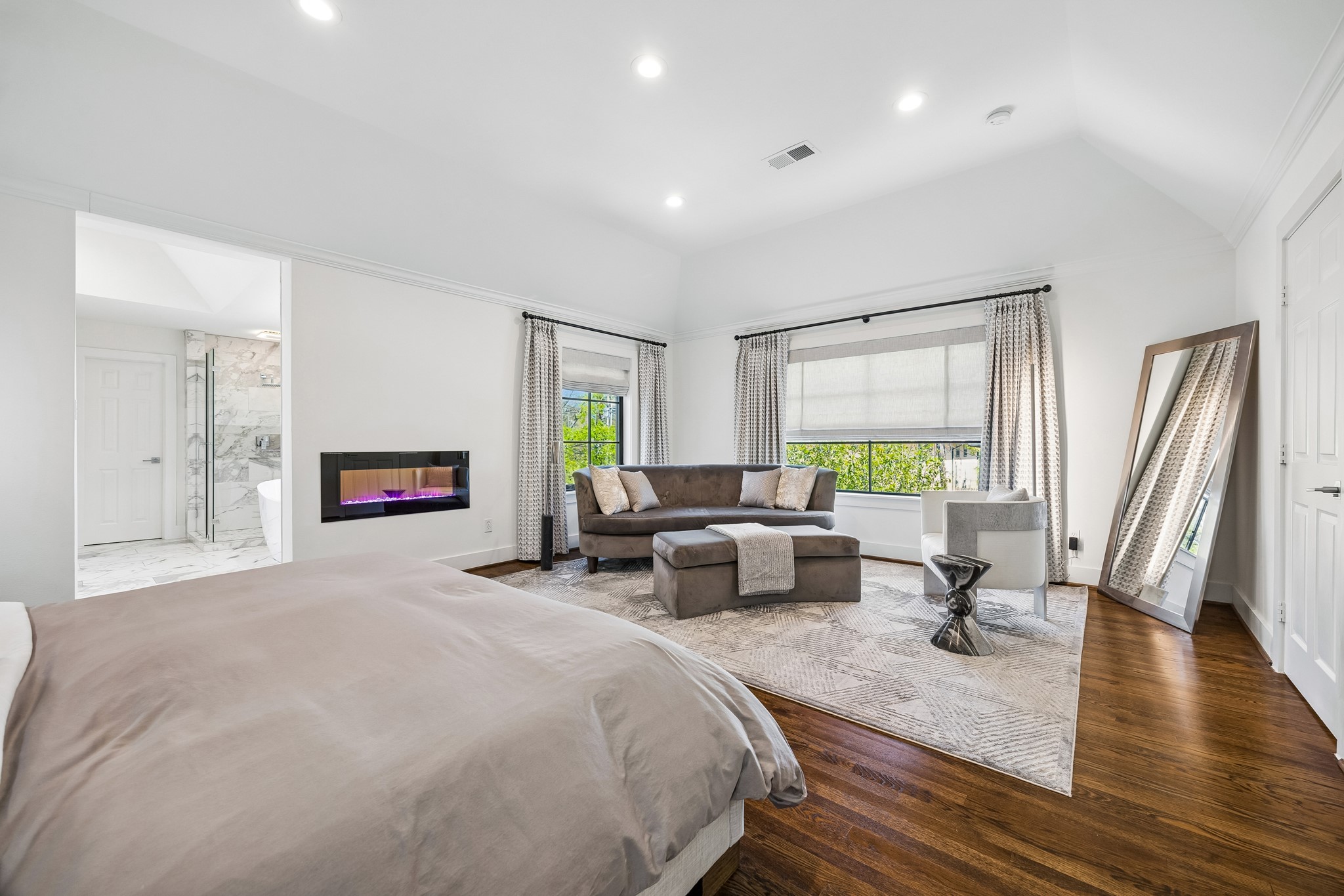 2402 Mcclendon Street Property Photo 30