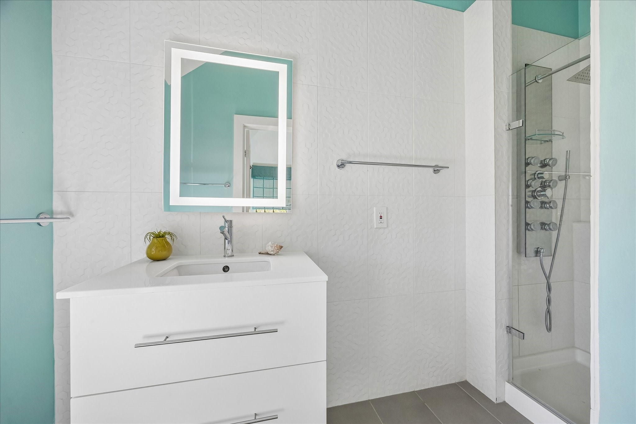 2402 Mcclendon Street Property Photo 39