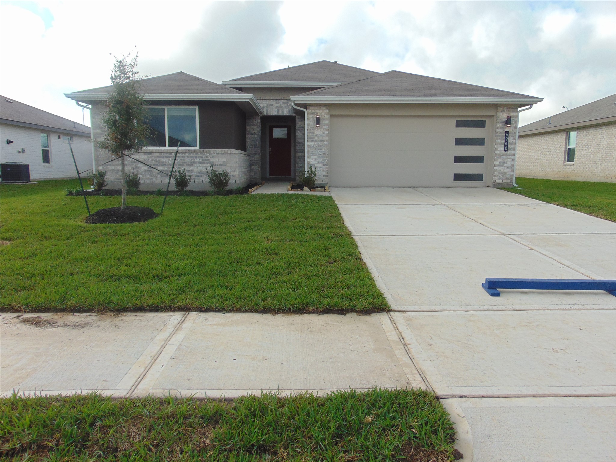 6918 Morales Way Property Photo 1
