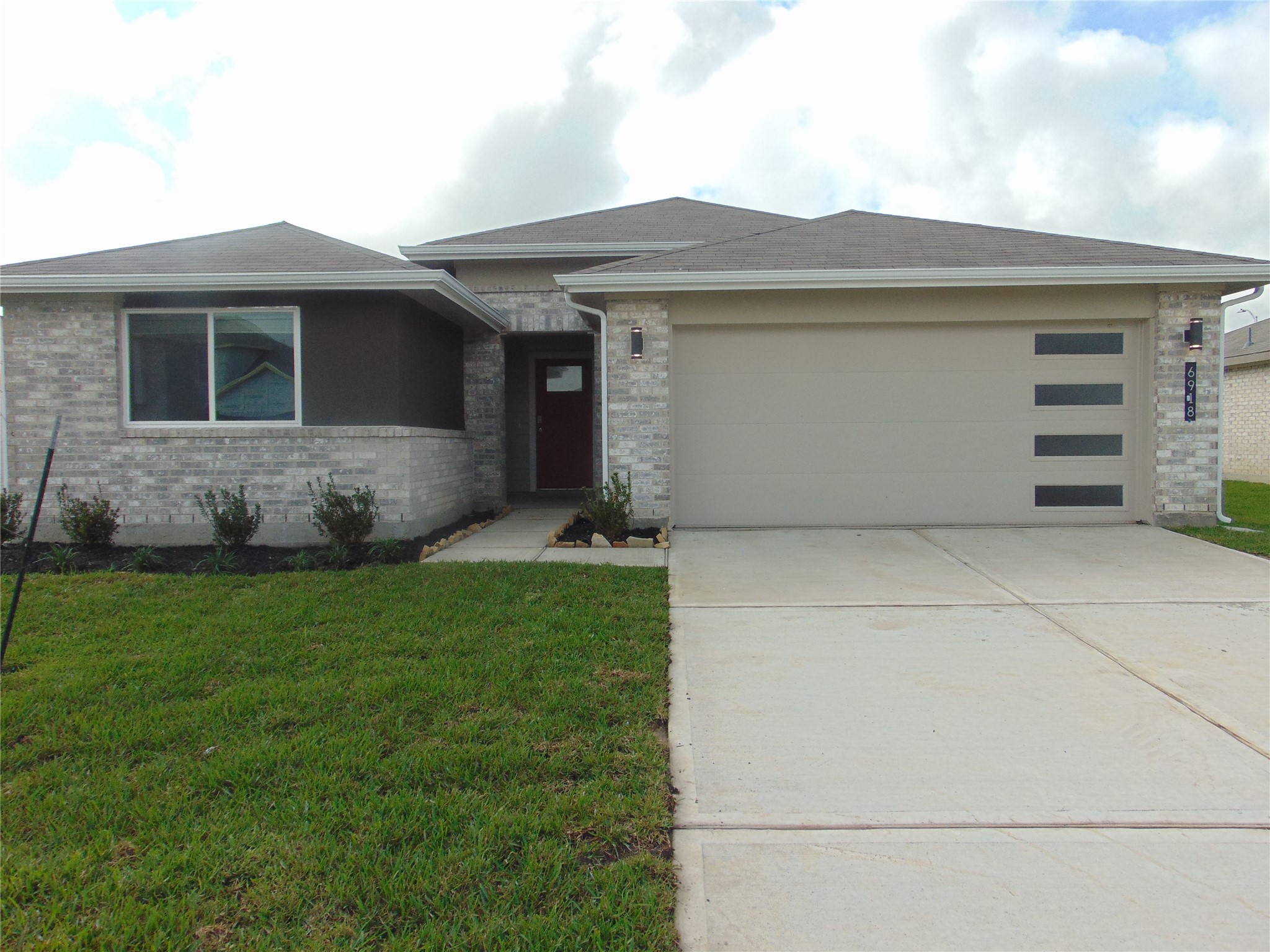 6918 Morales Way Property Photo 2