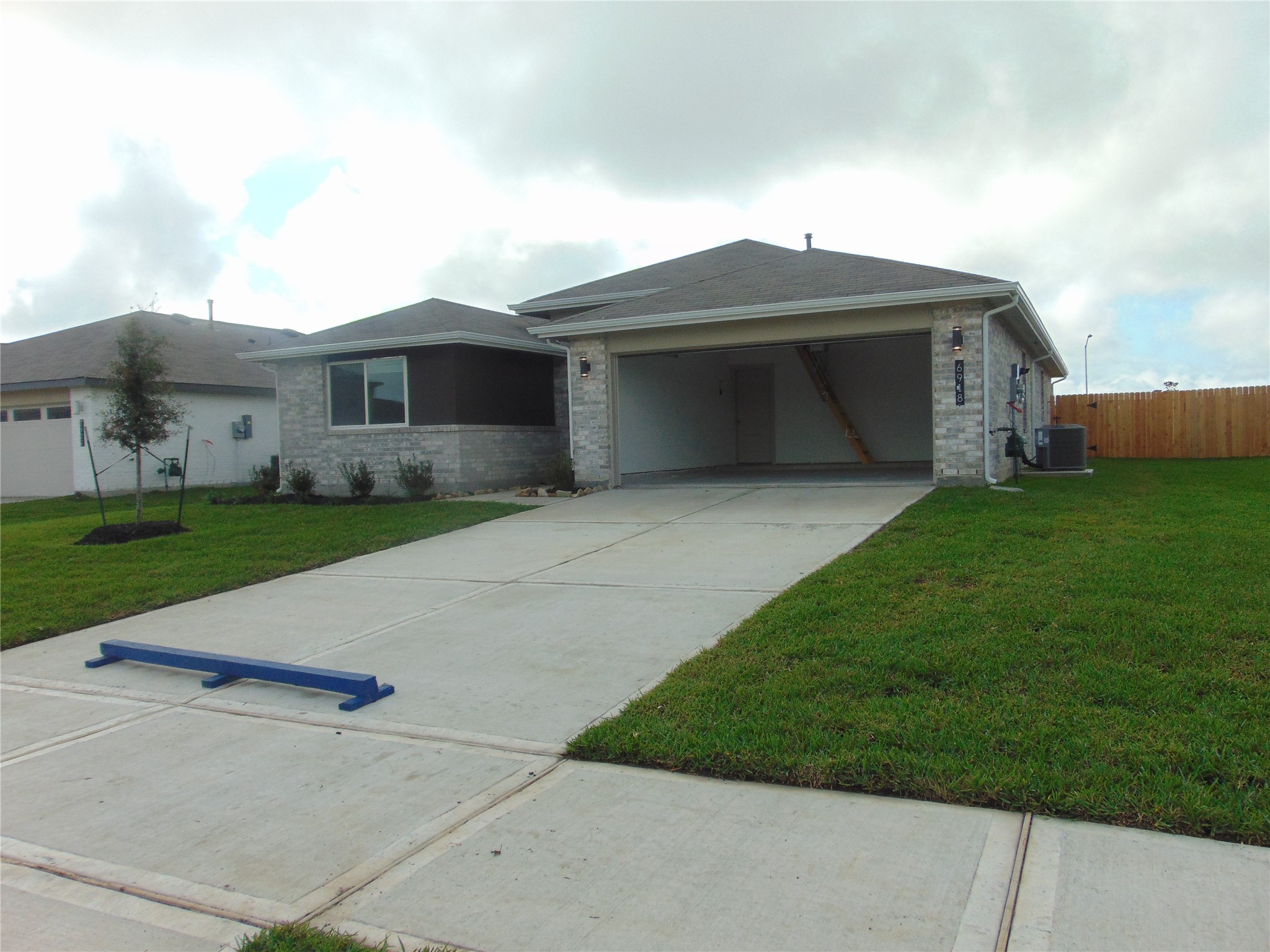6918 Morales Way Property Photo 3