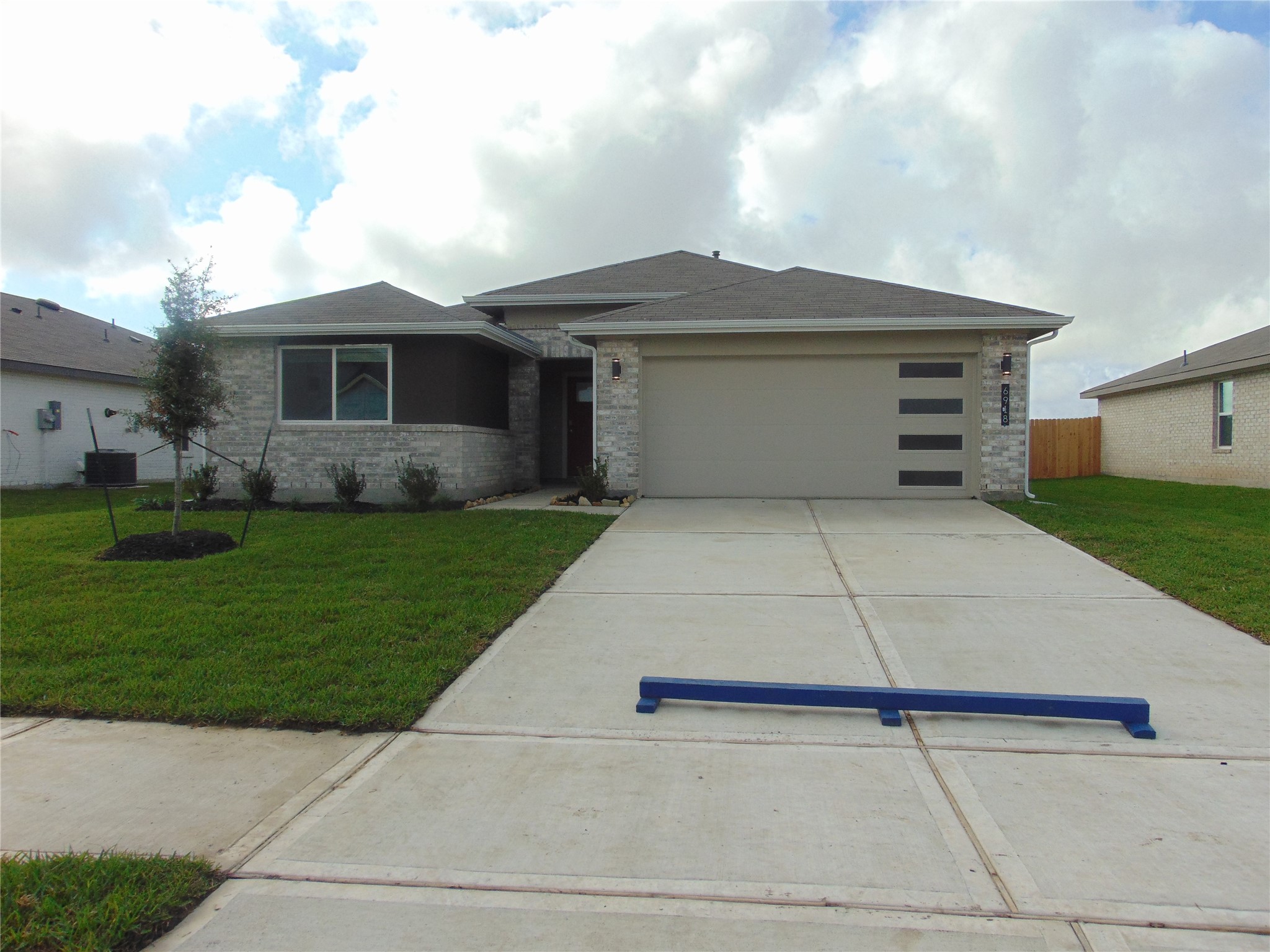 6918 Morales Way Property Photo 4