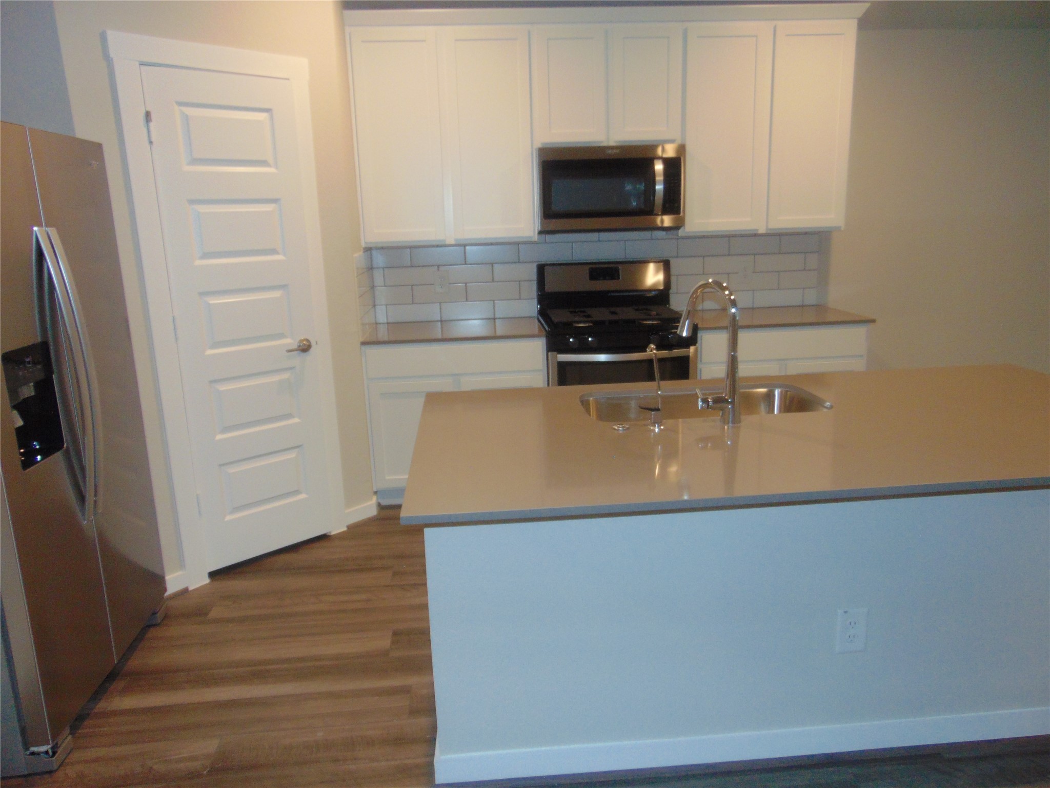 6918 Morales Way Property Photo 7