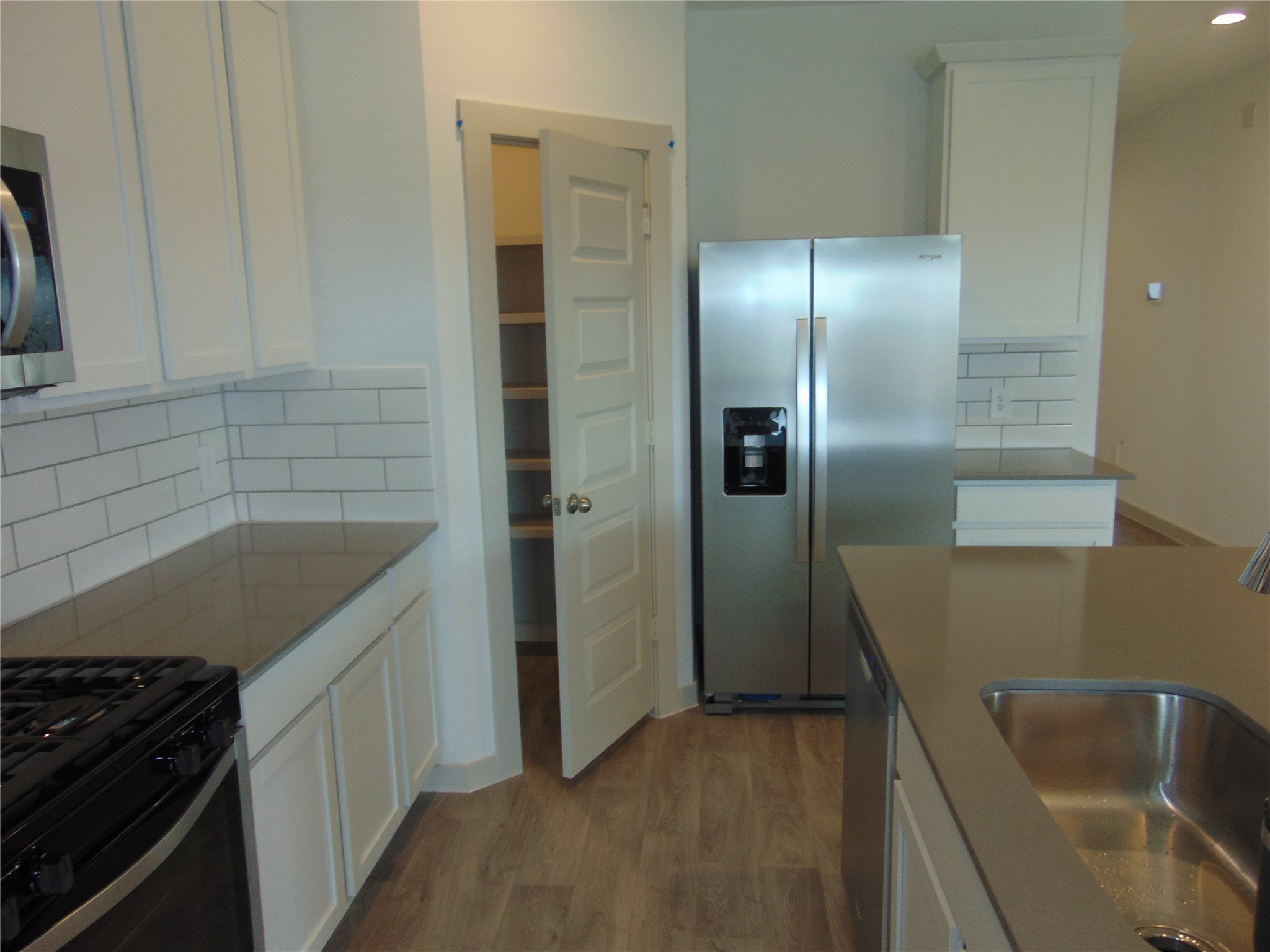 6918 Morales Way Property Photo 9