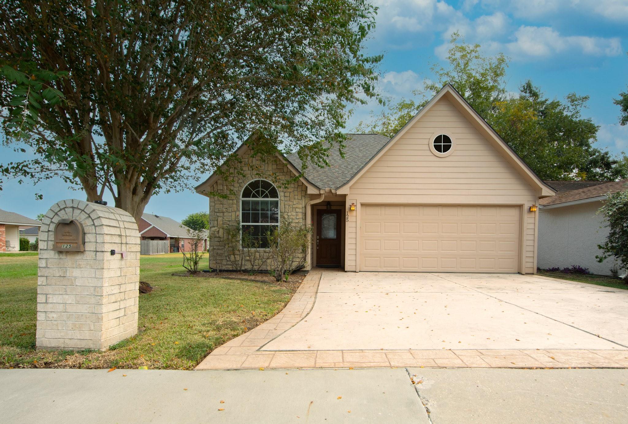 125 Golfview Drive Property Photo 1
