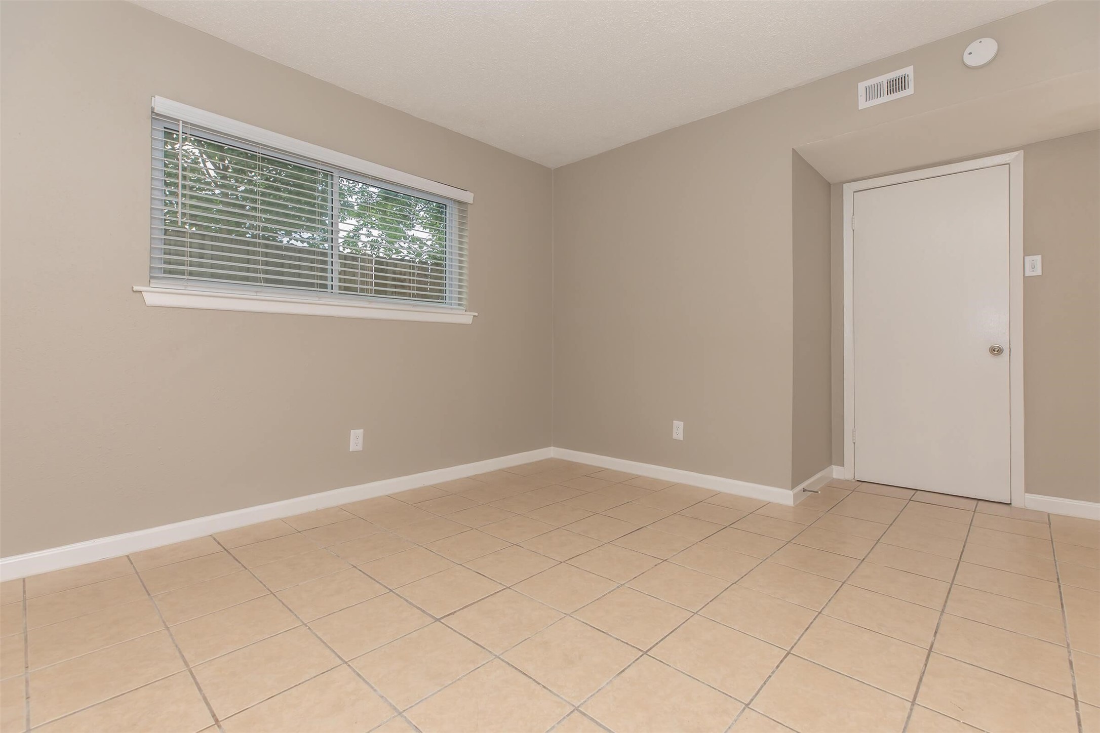 9707 N Timberside Drive 22 Property Photo 13