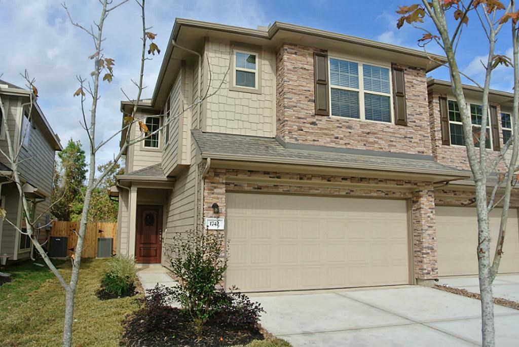 1742 Parkside Shores Lane Property Photo 1