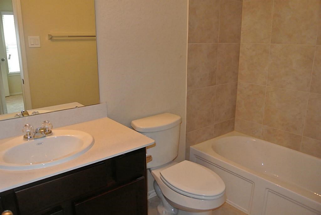 1742 Parkside Shores Lane Property Photo 9