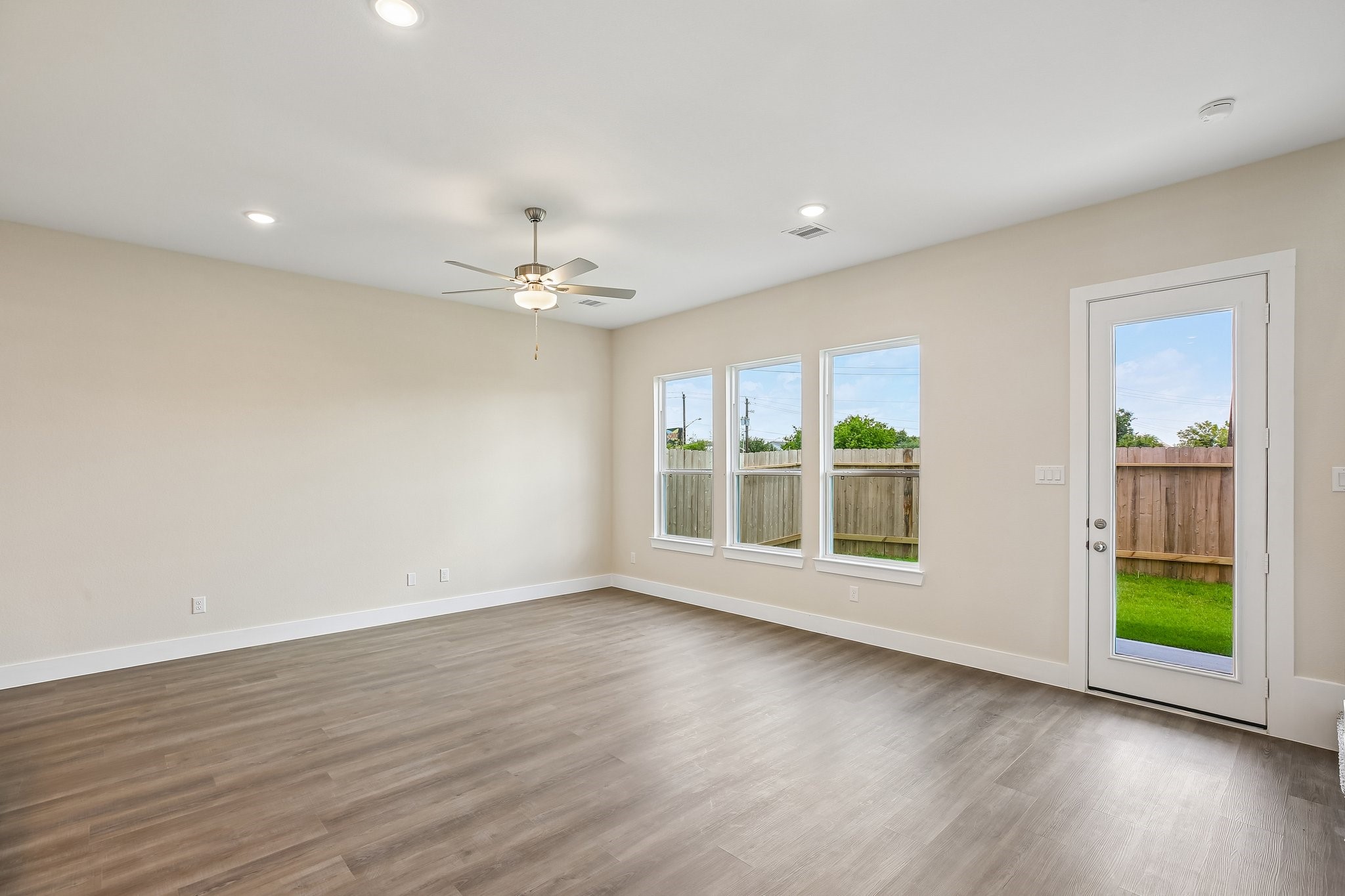 3009 La Rambla Drive Property Photo 8