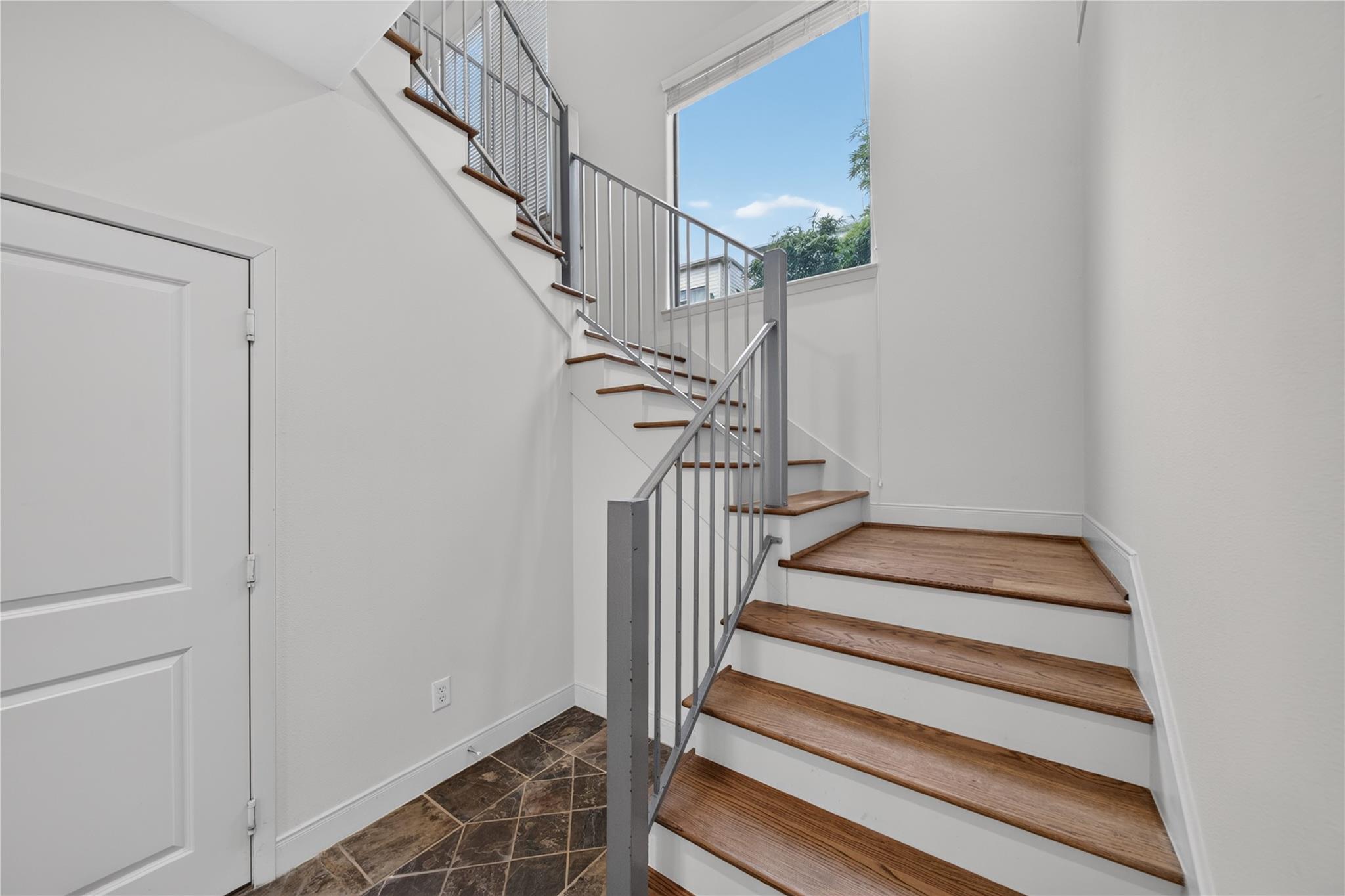 818 Lester Street Property Photo 10