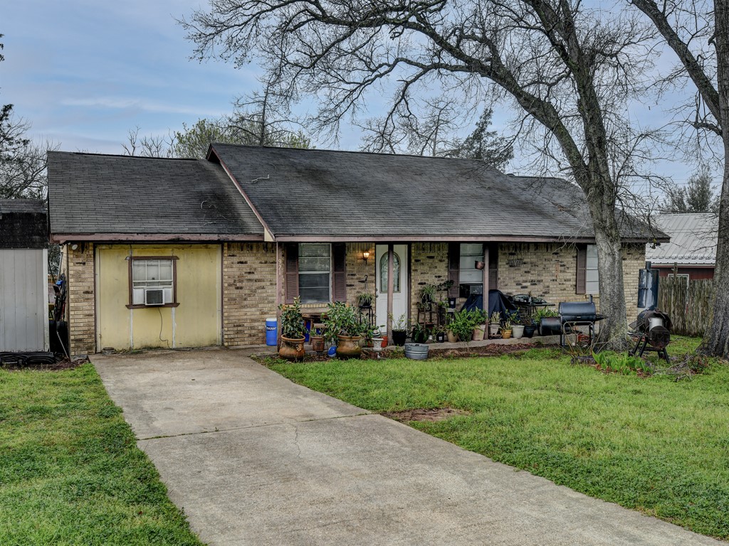 921 E 3rd Street Property Photo