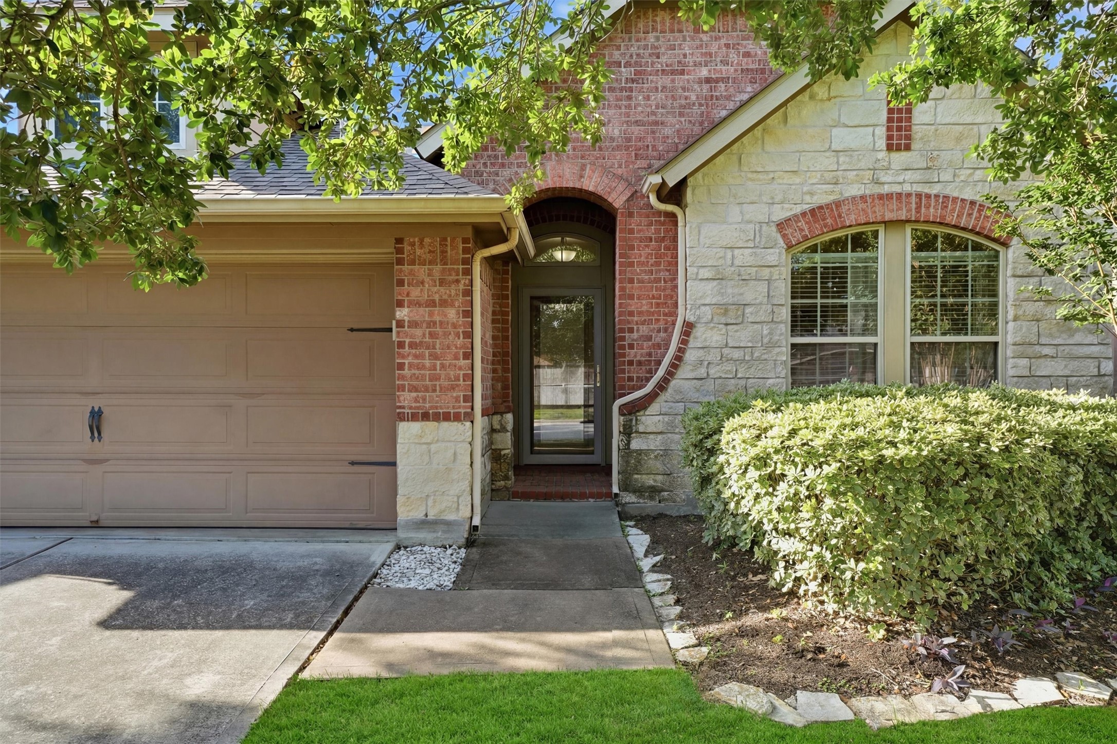 8519 Crescent Valley Lane Property Photo 3