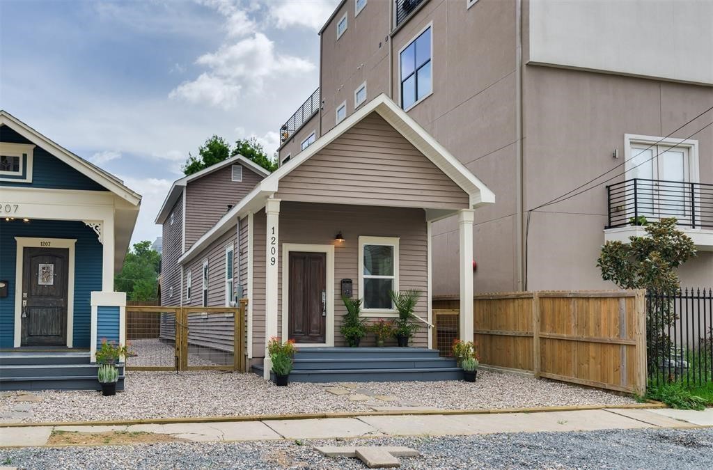 1209 Summer Street Property Photo 2