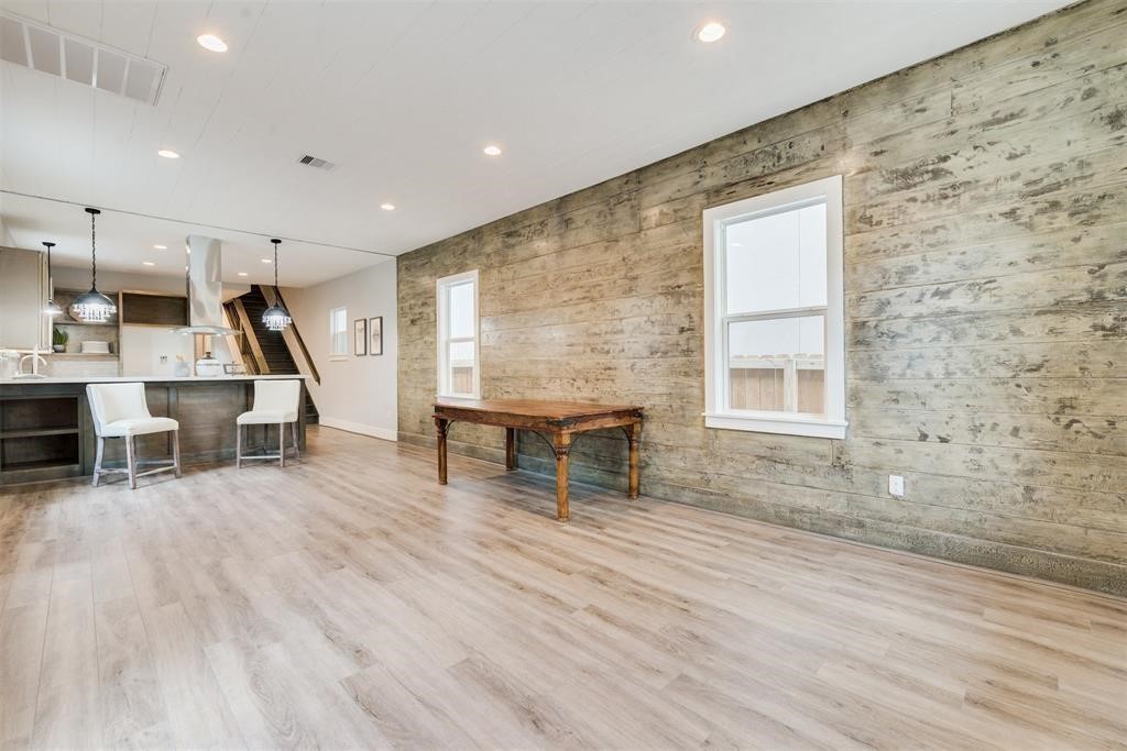 1209 Summer Street Property Photo 3