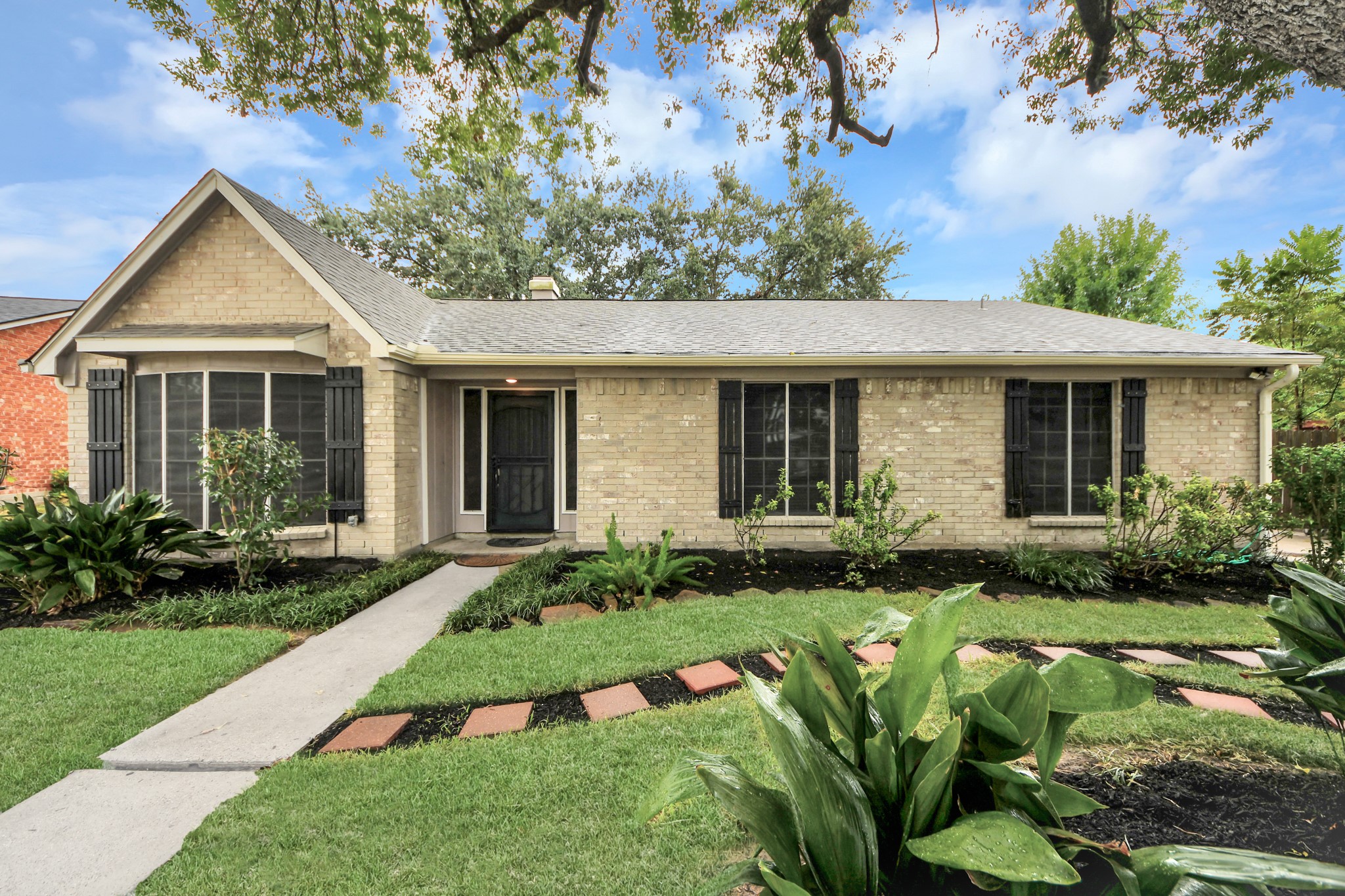 5409 Stone Creek Drive Property Photo 1