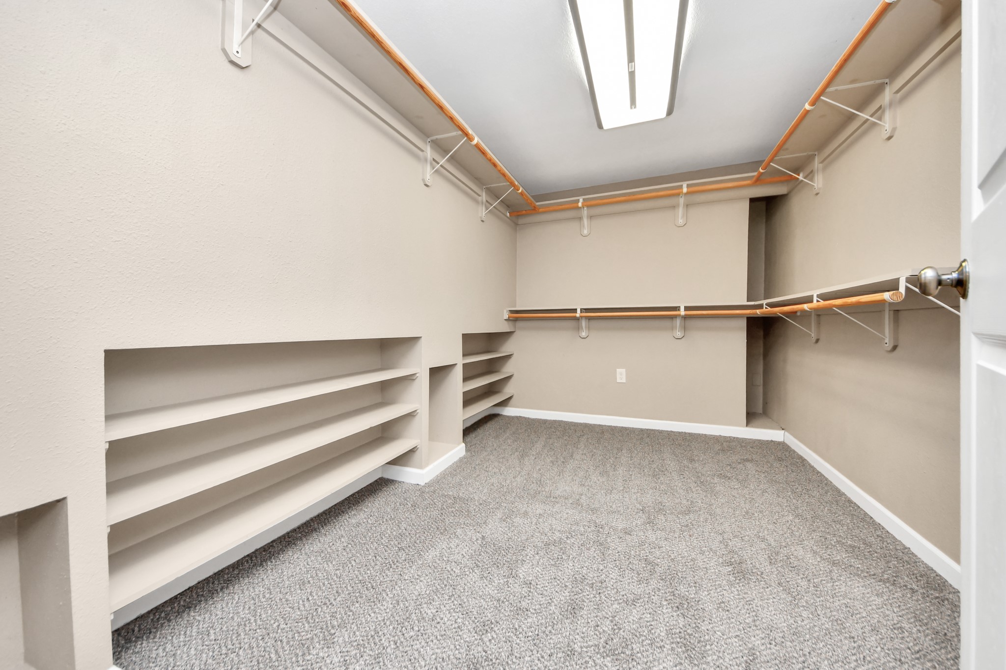 5409 Stone Creek Drive Property Photo 16