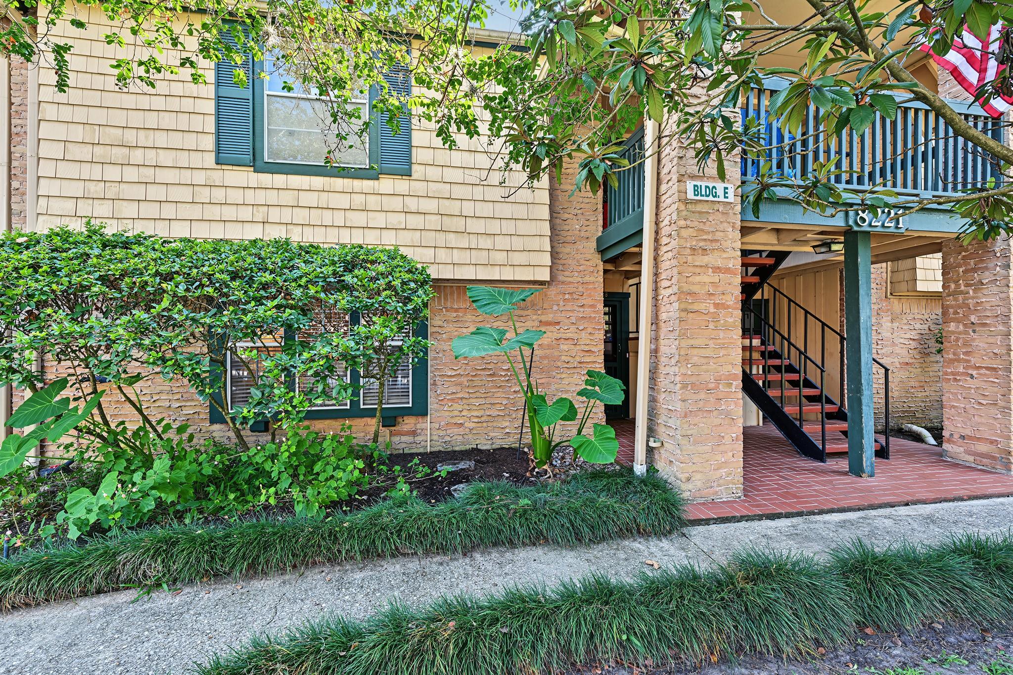 8221 Kingsbrook Road # 108, Houston Tx 77024 Property Photo 1