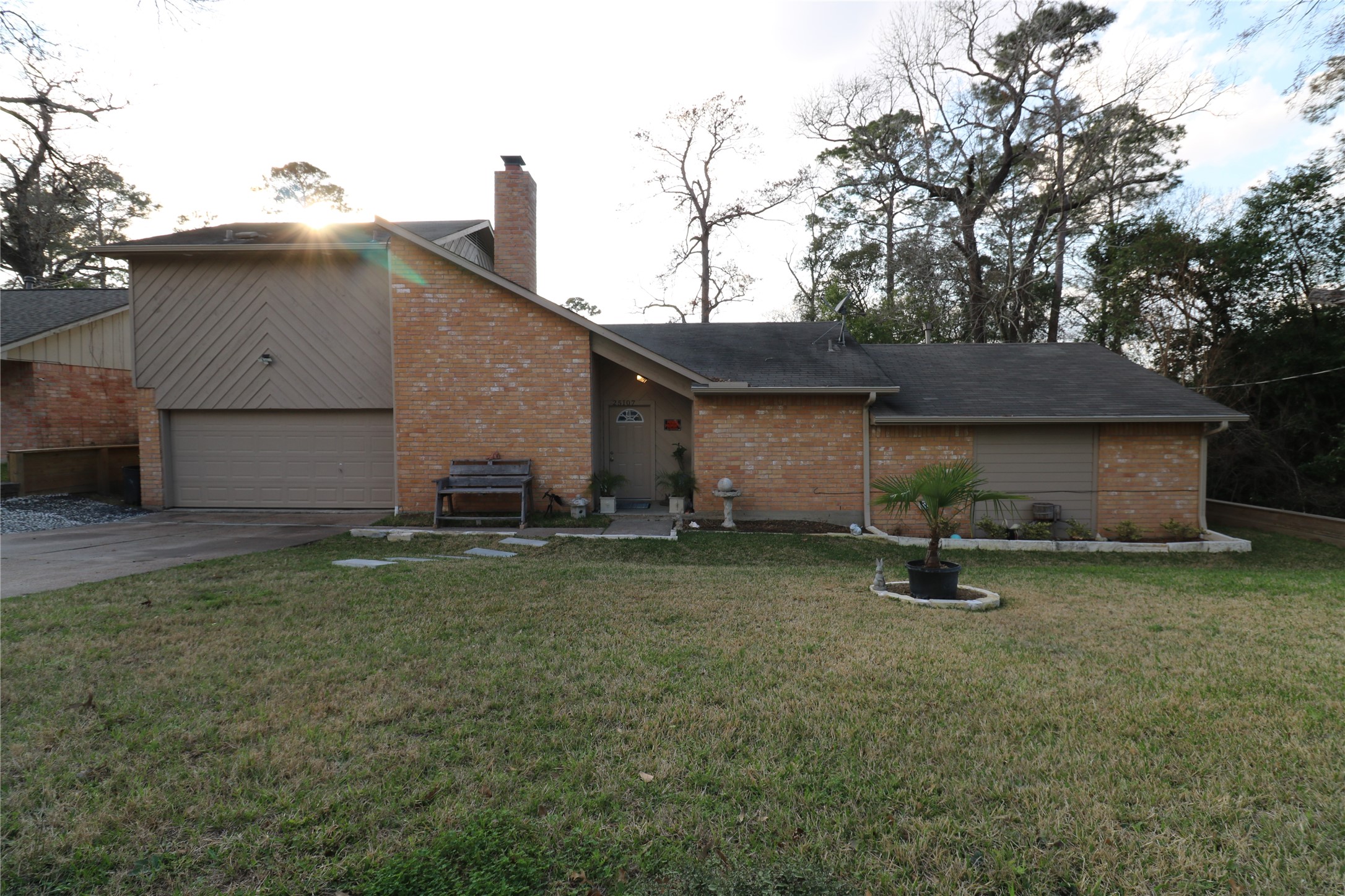 25107 Spring Creek Drive Property Photo 4