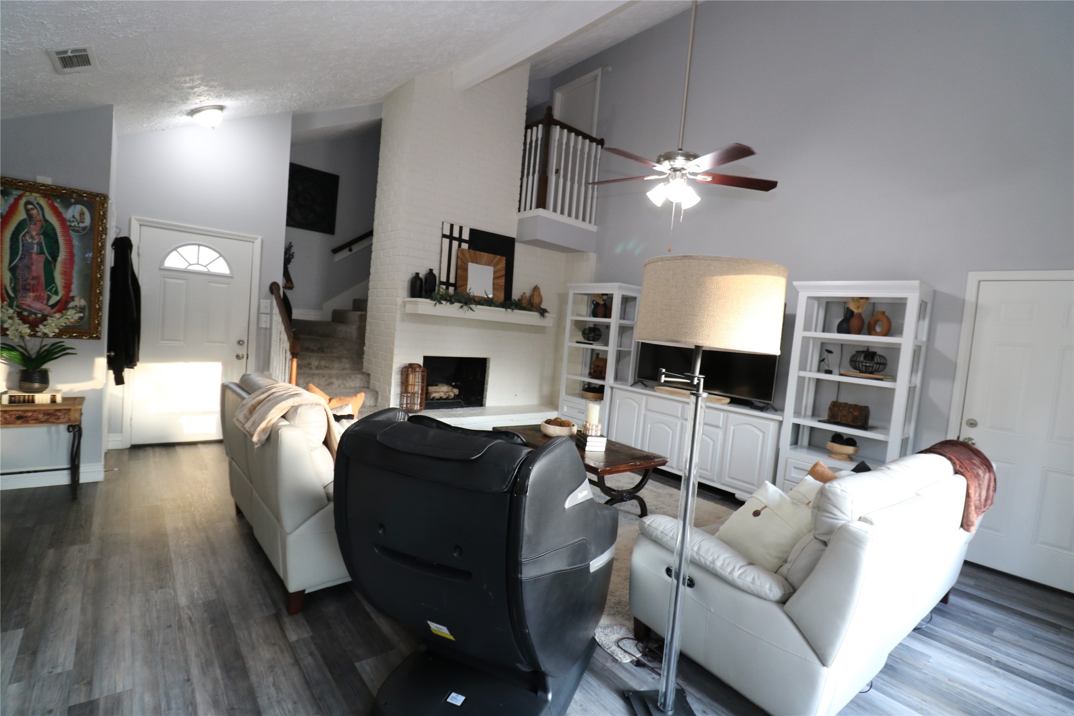 25107 Spring Creek Drive Property Photo 5