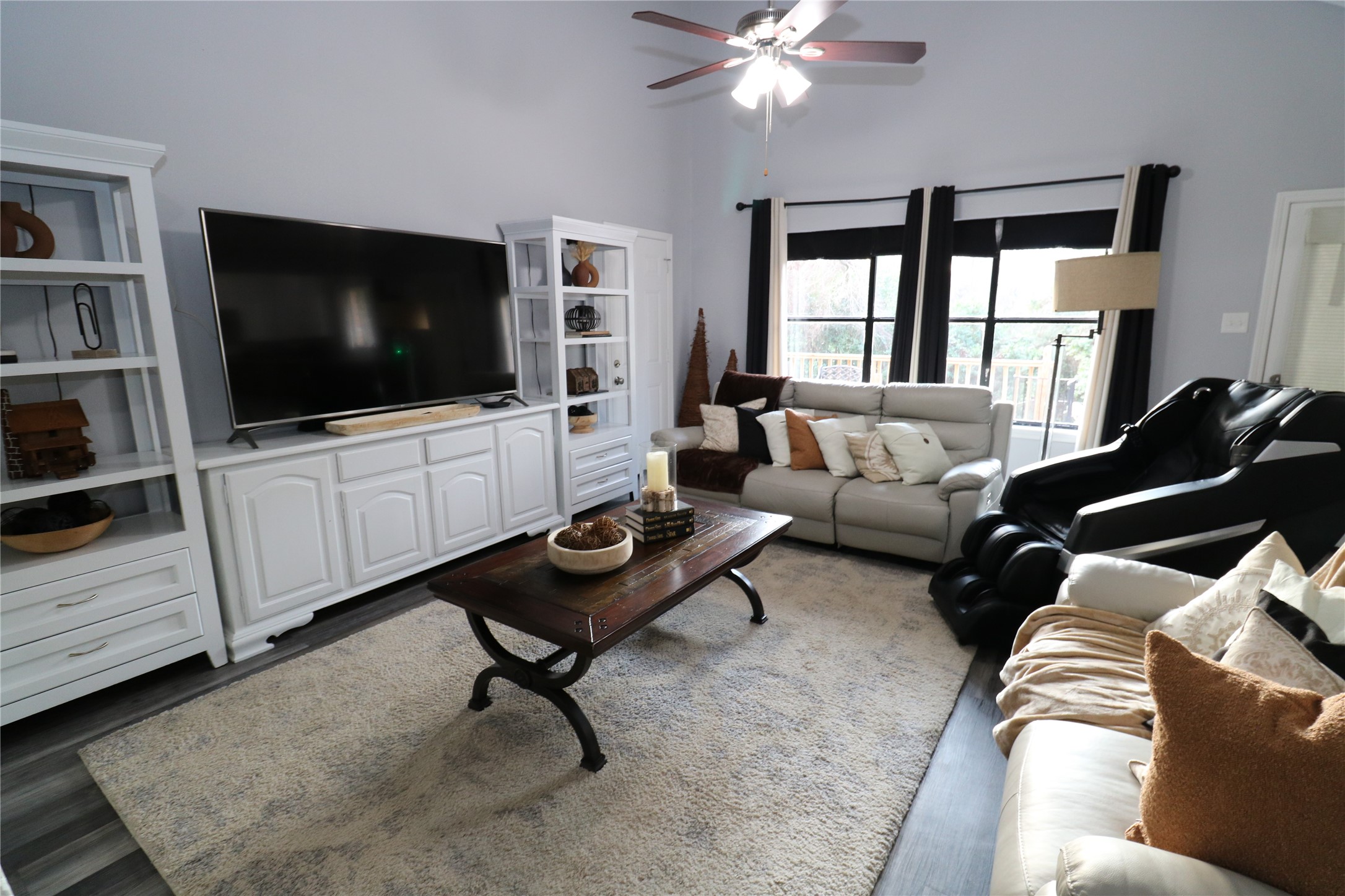 25107 Spring Creek Drive Property Photo 6