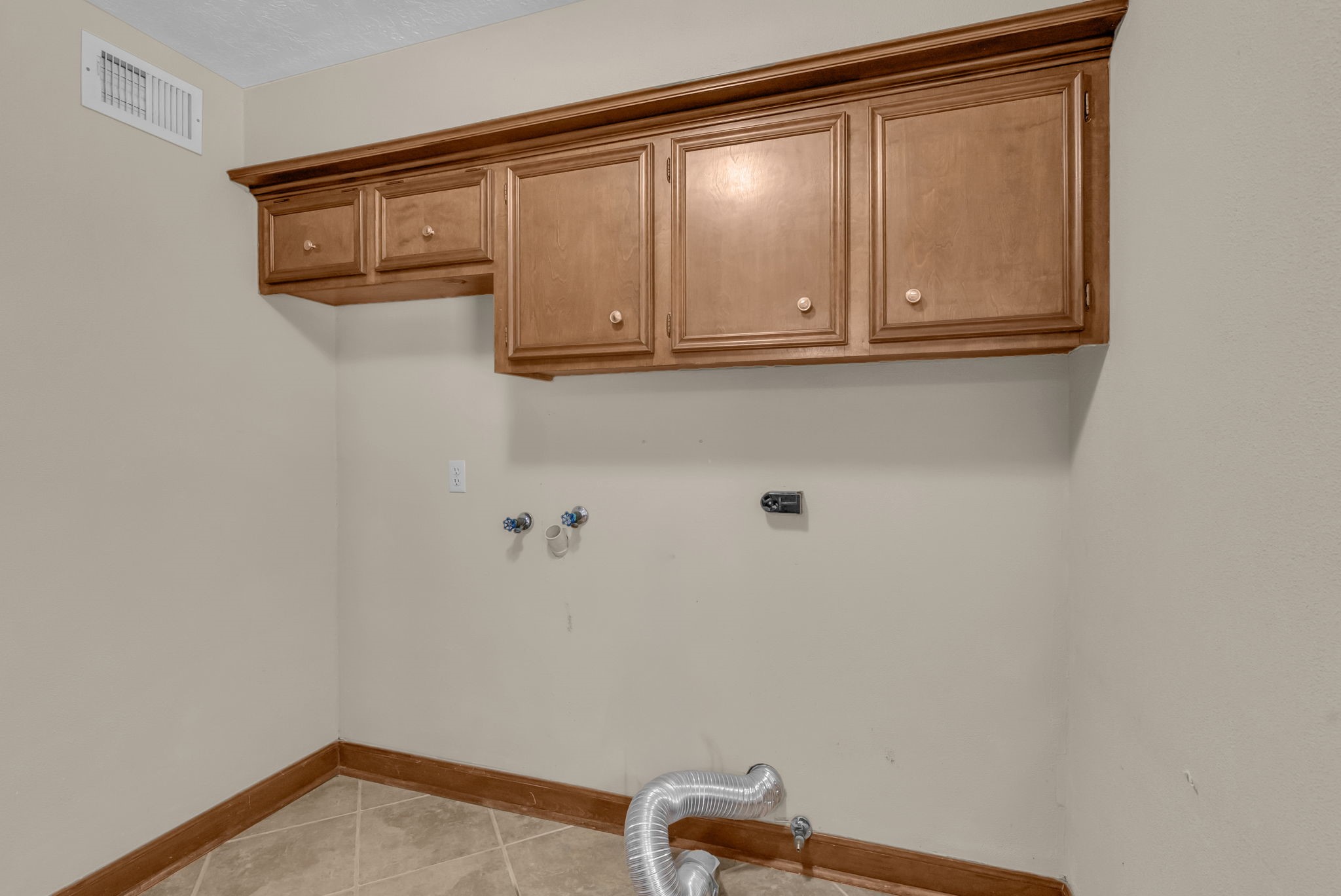 8111 Northbridge Drive Property Photo 16