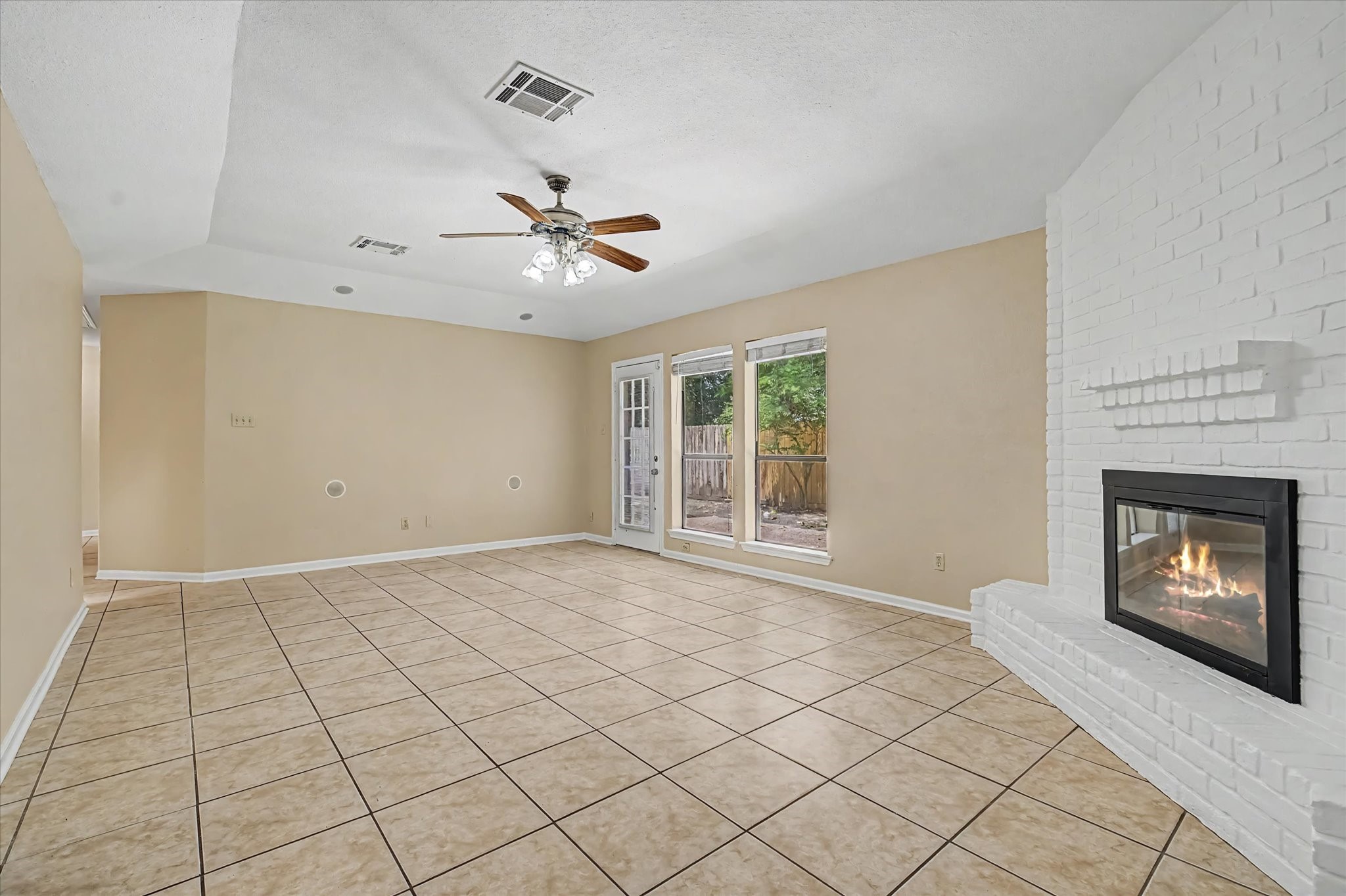 7315 Foxside Lane Property Photo 6