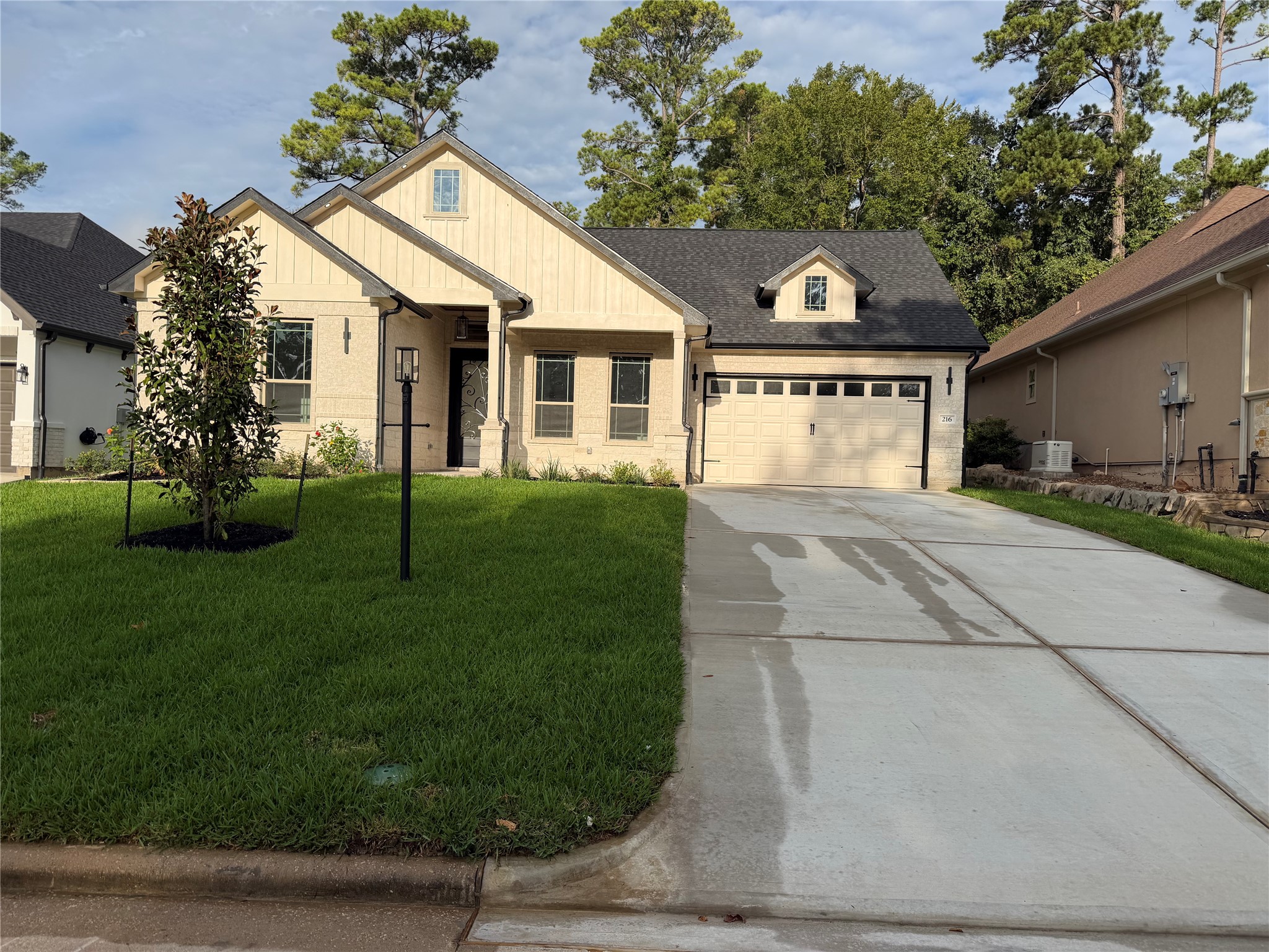 216 Bluehill Dr Property Photo 1