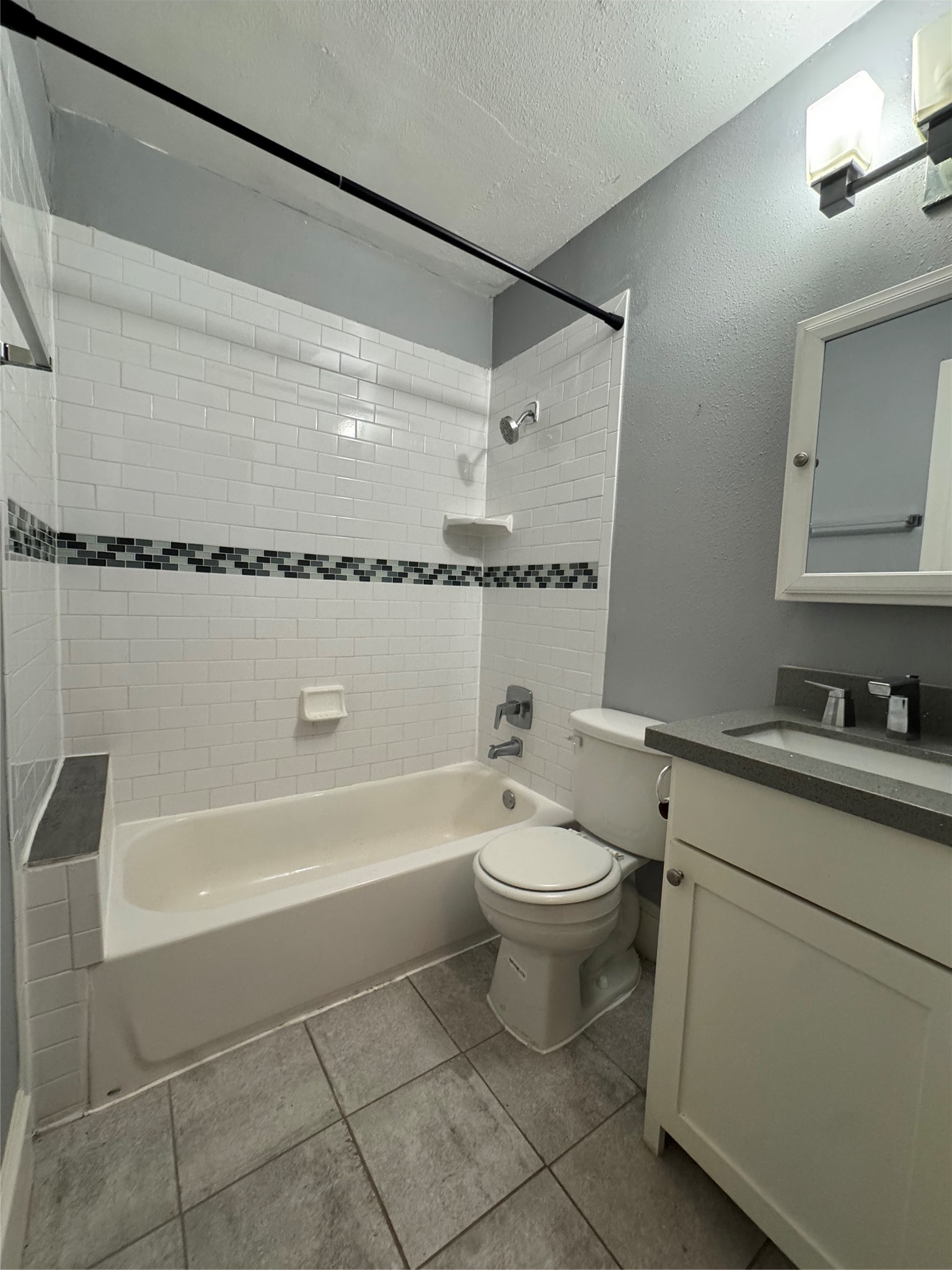 1011 E 6th 1/2 Street 1 Property Photo 5