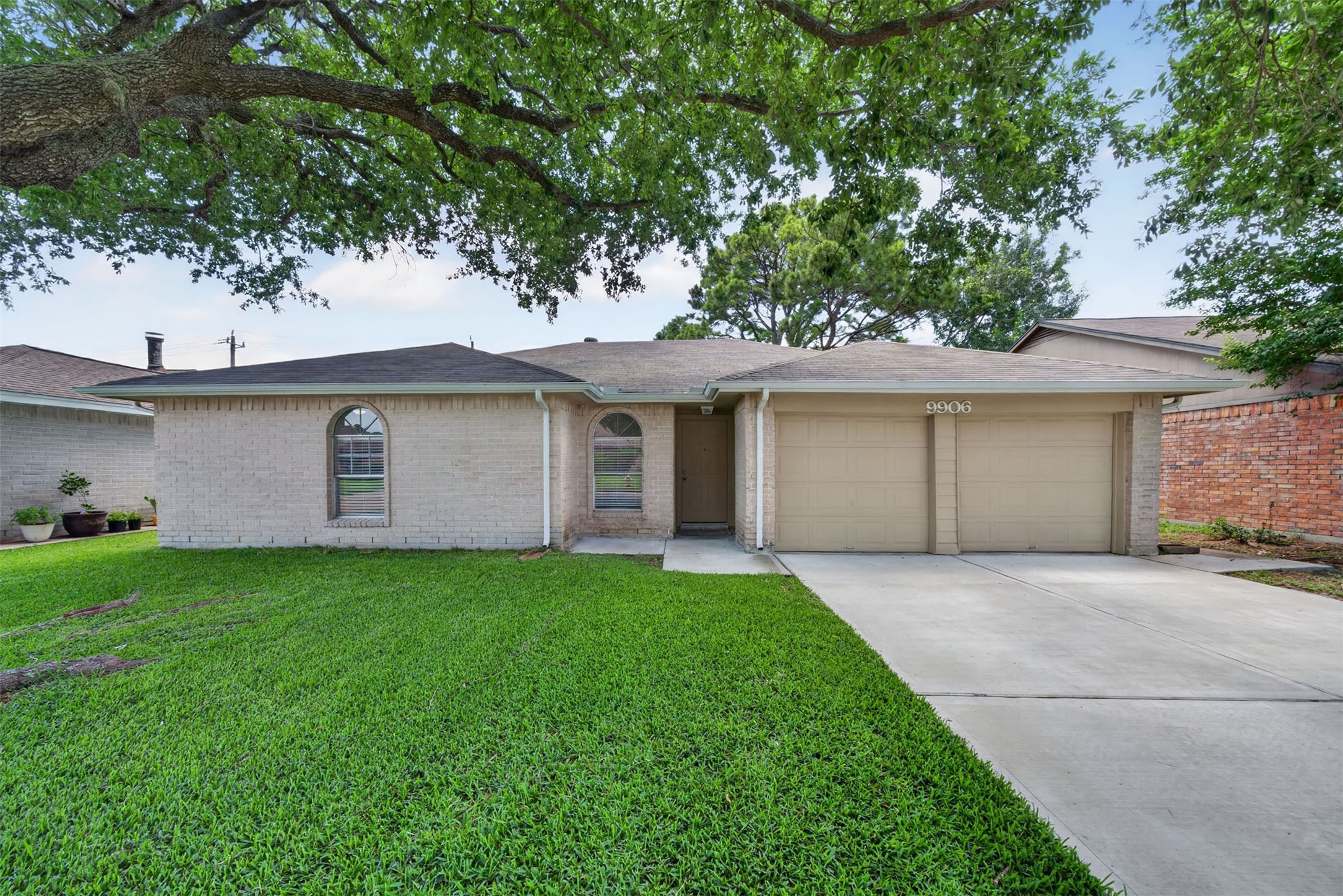 9906 Rocky Hollow Road Property Photo 1