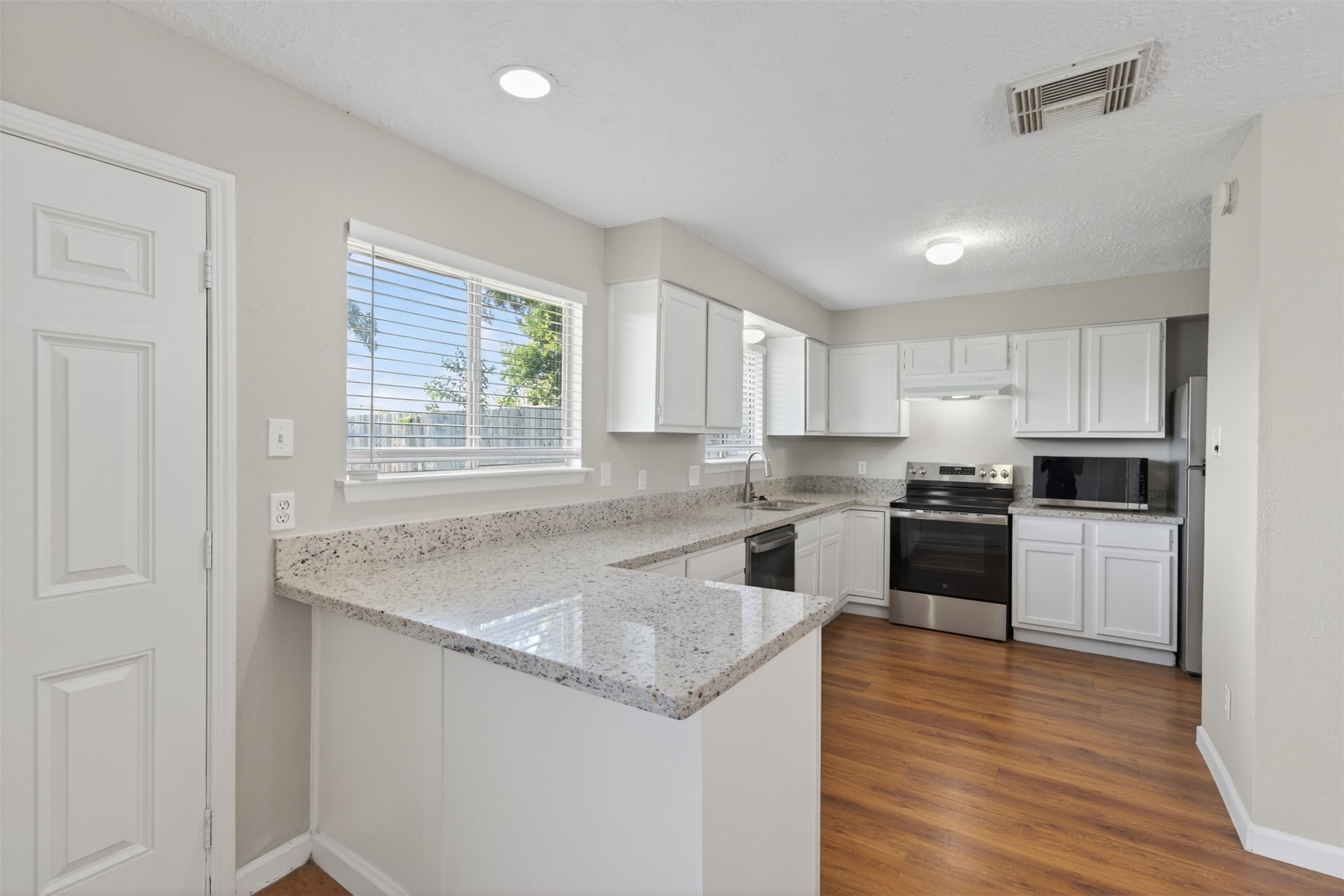 9906 Rocky Hollow Road Property Photo 4