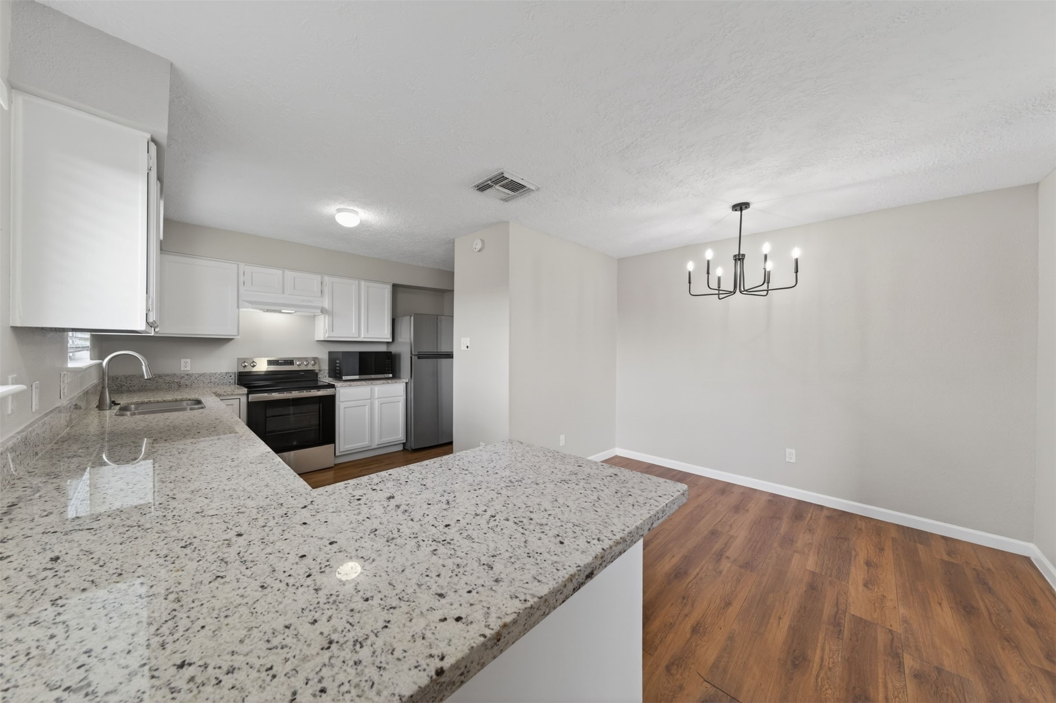 9906 Rocky Hollow Road Property Photo 6
