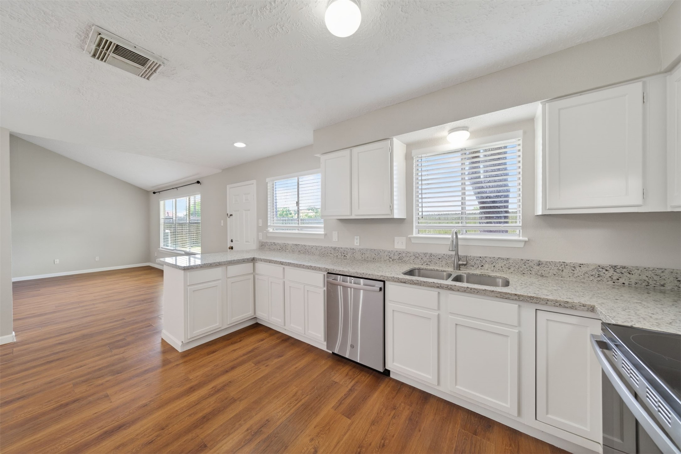 9906 Rocky Hollow Road Property Photo 9