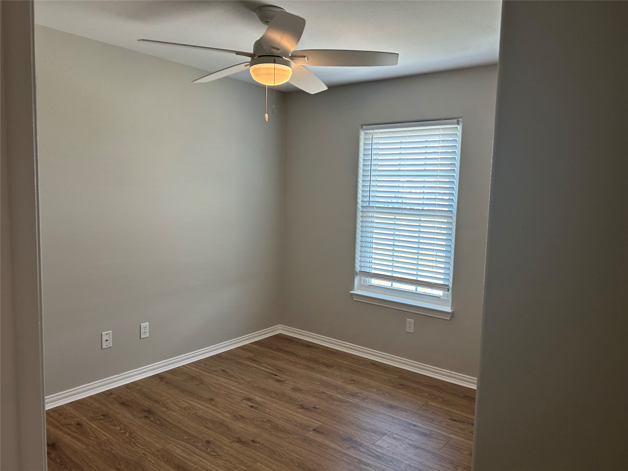22813 Buena Street Property Photo 12