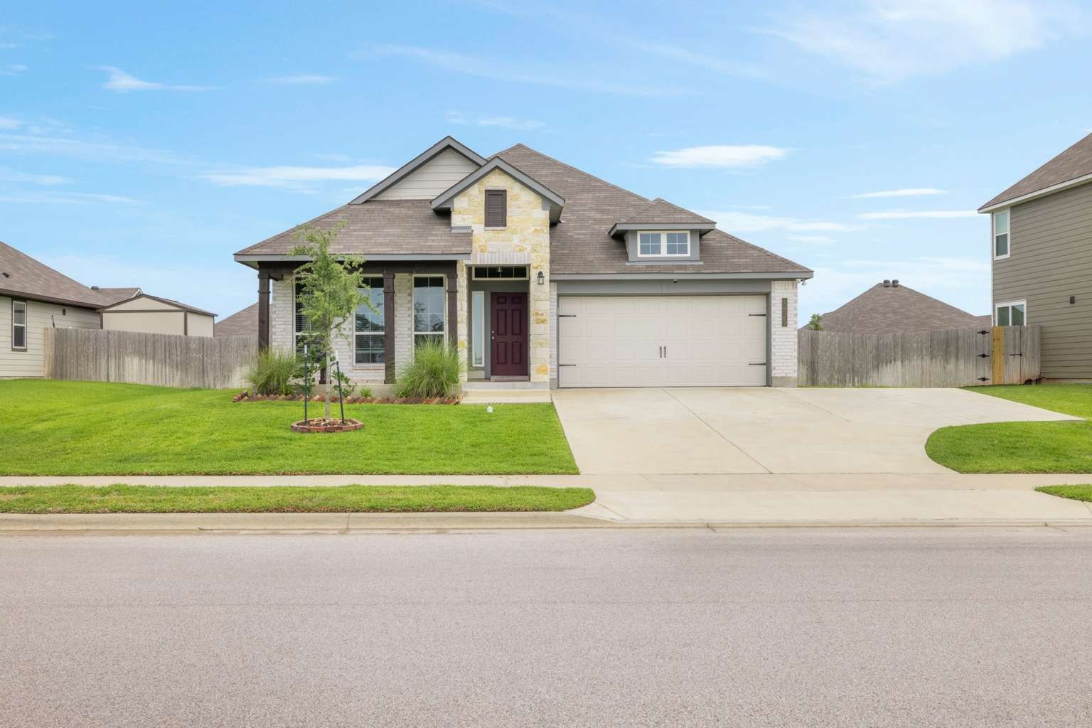 1925 Viva Road Property Photo 1