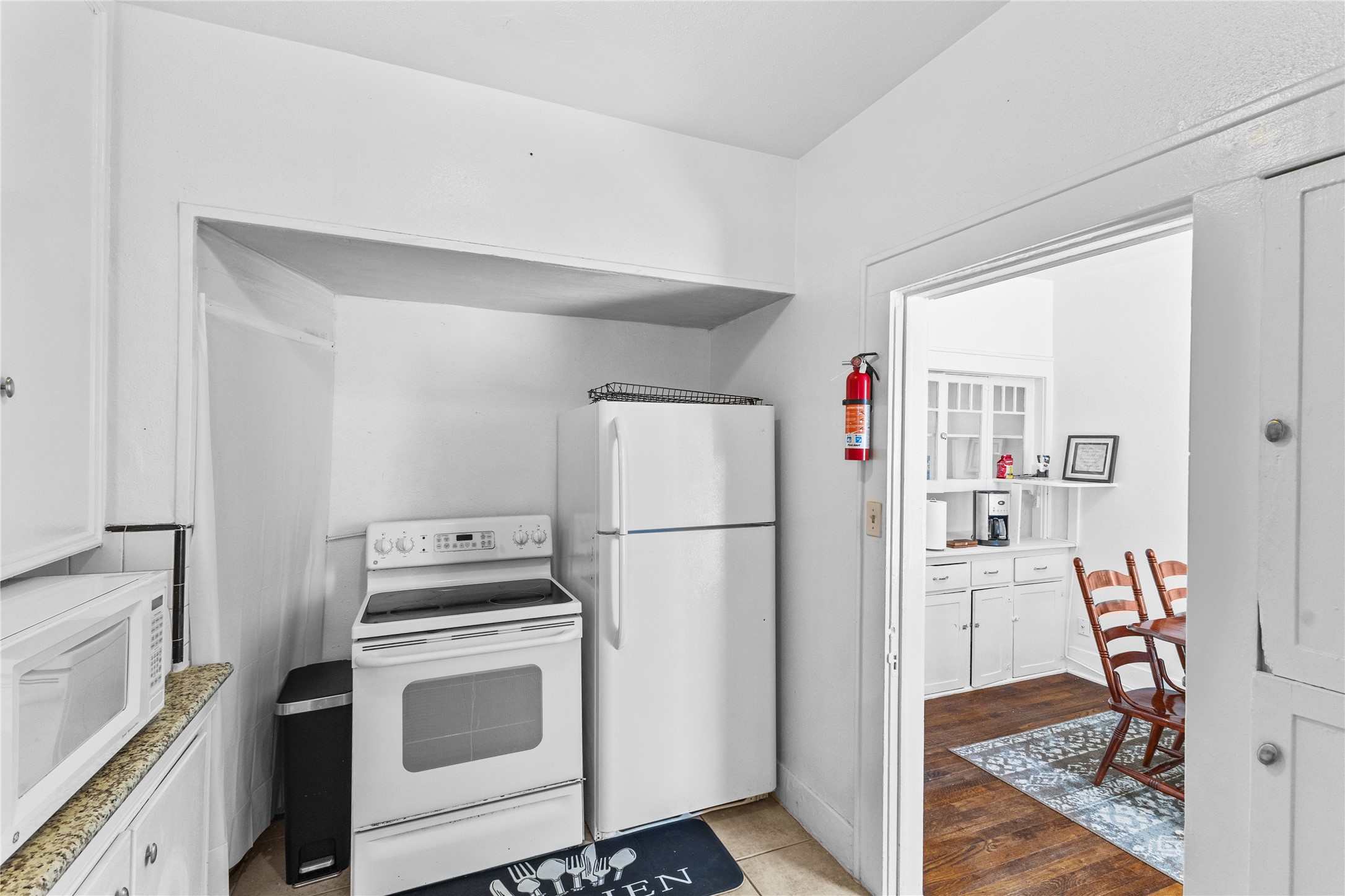 2509 Whitney Street A Property Photo 12