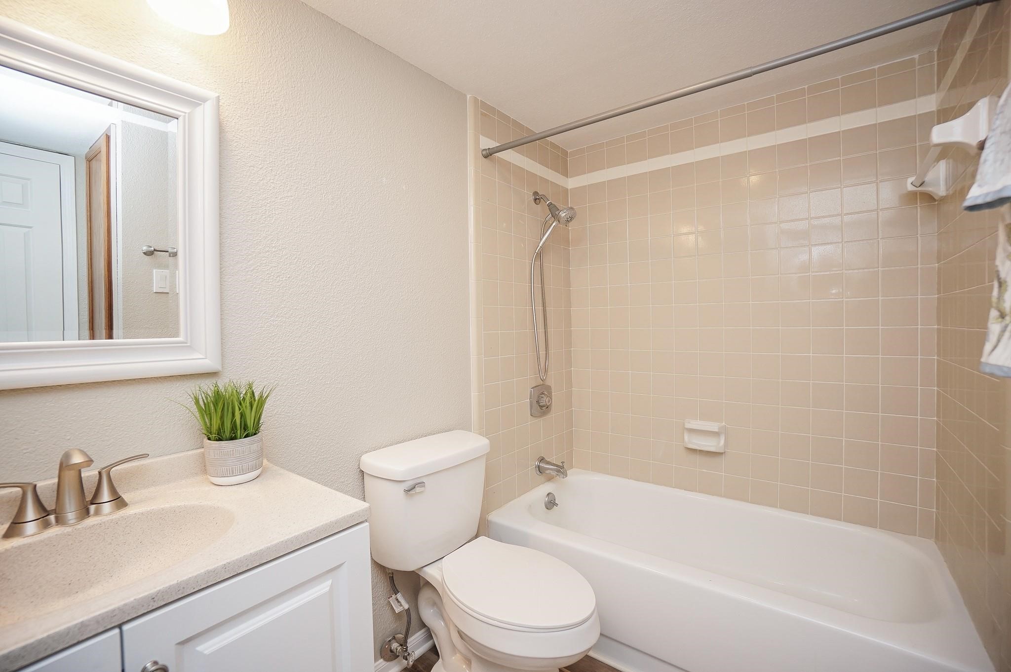 4200 Watson Street 205 Property Photo 9