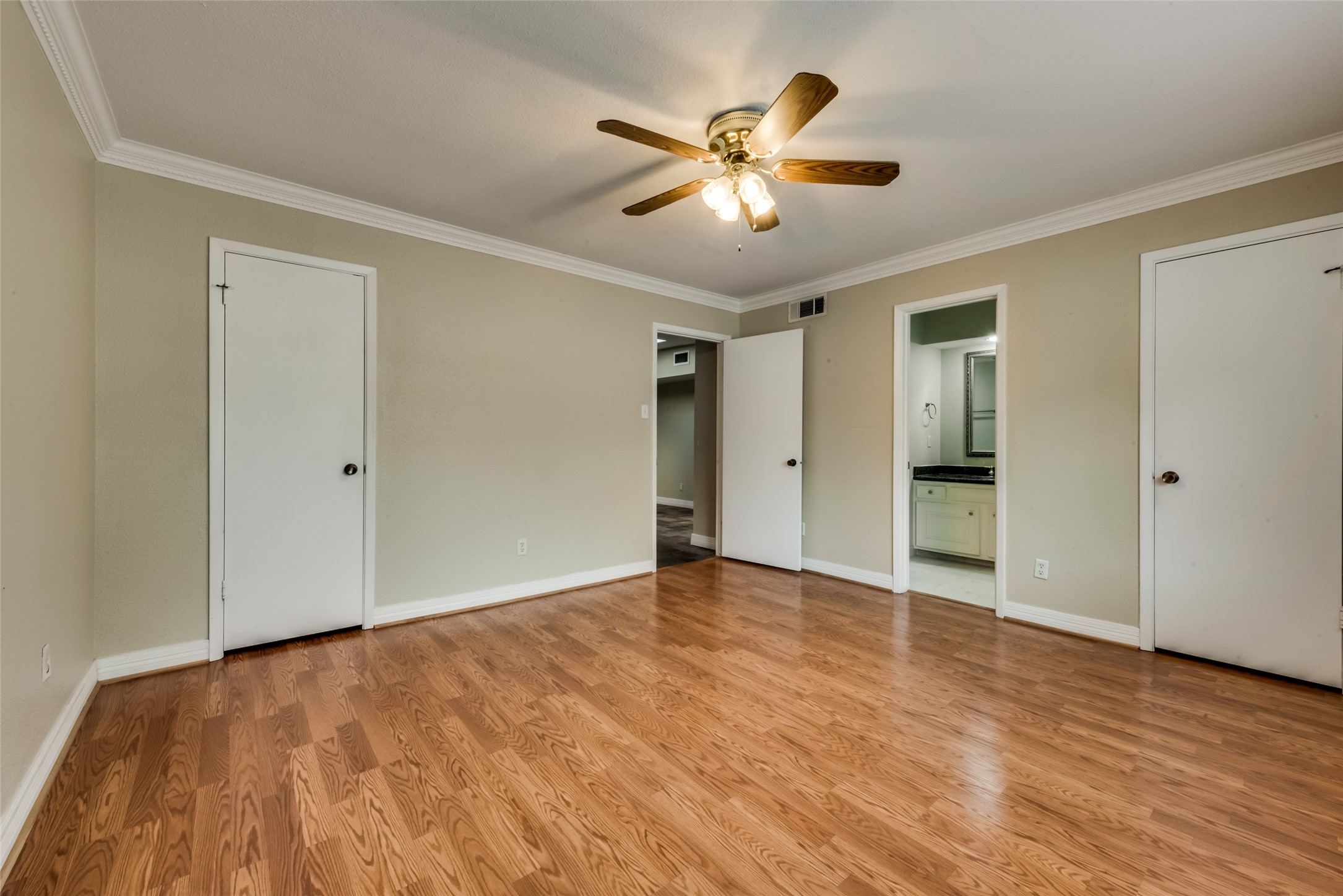 1300 Augusta Drive 28 Property Photo 10
