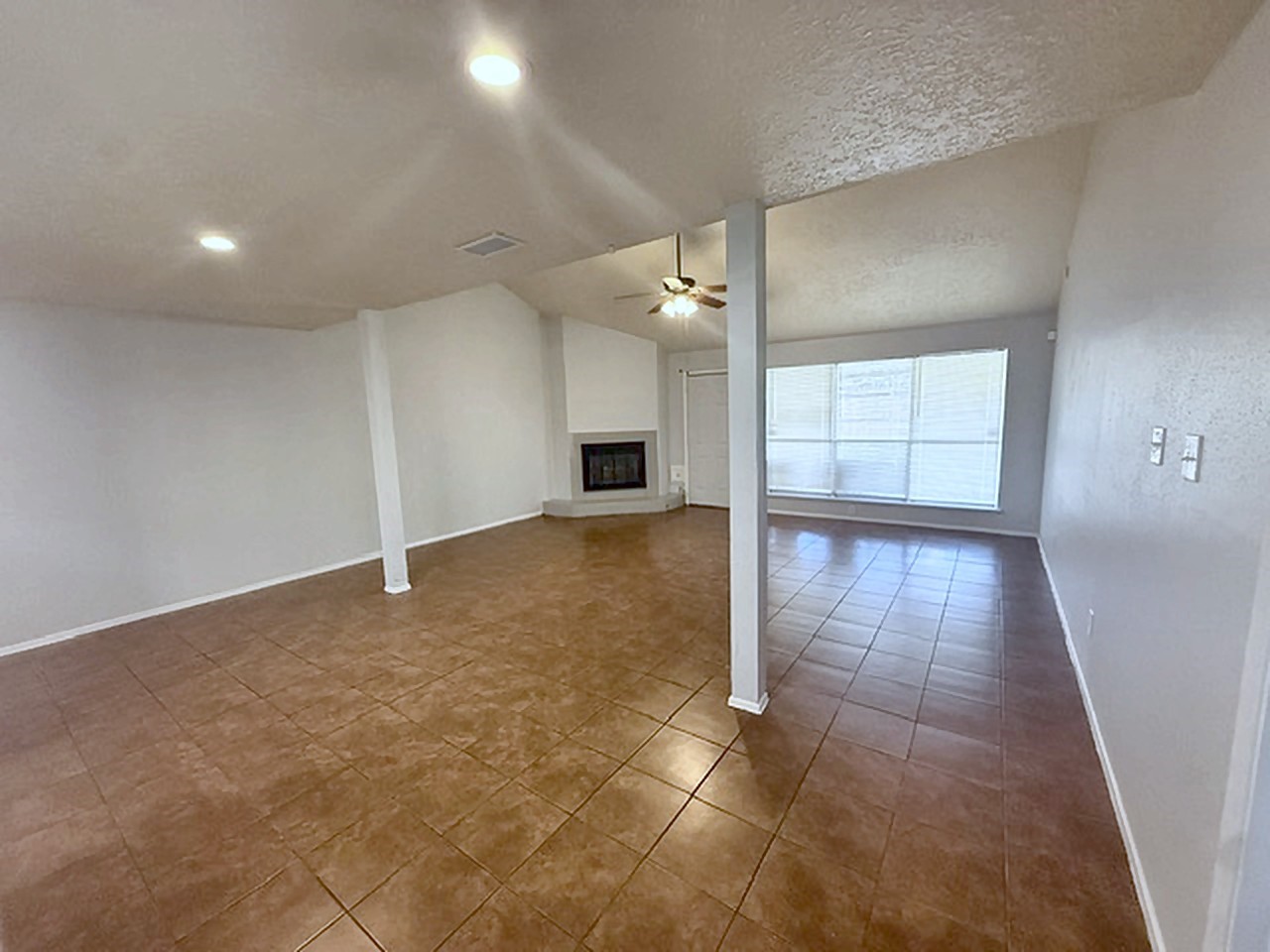 2231 Spring Dusk Lane Property Photo 3
